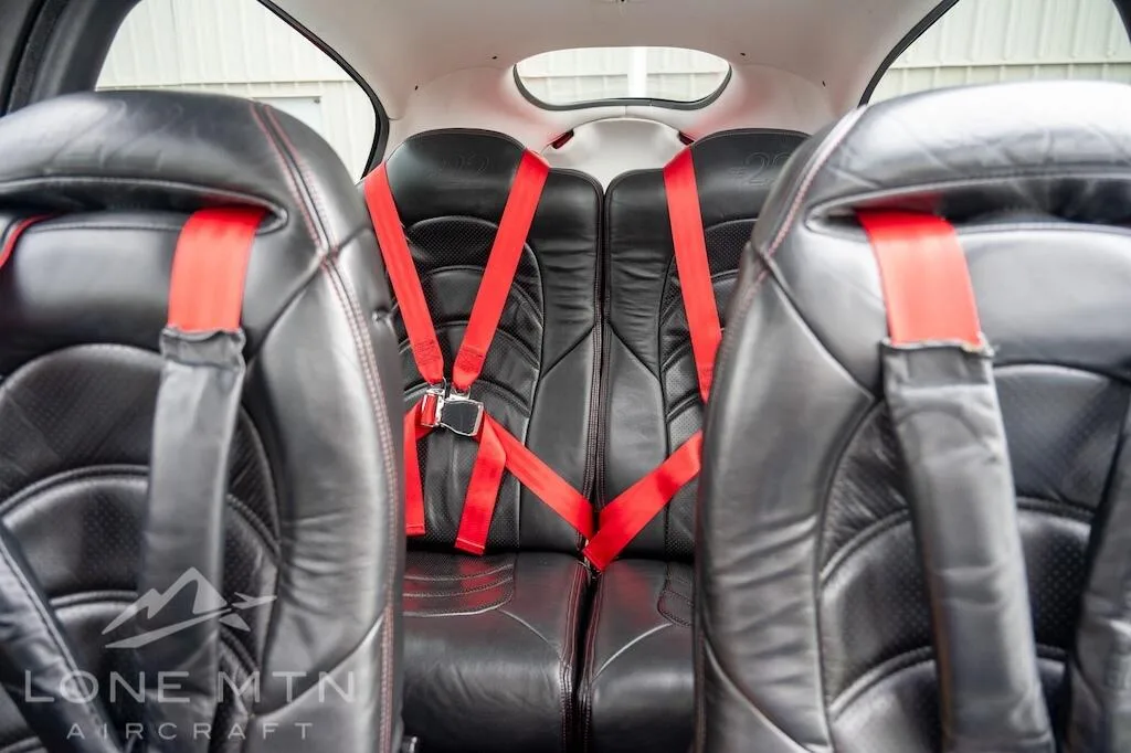 Cabin interior of a 2006 Cirrus SR22 G2.