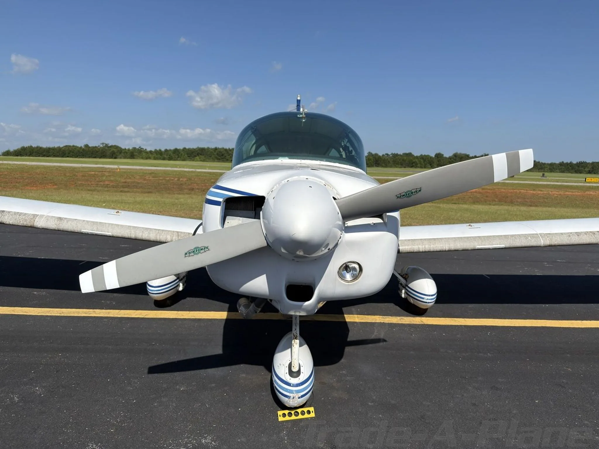 Exterior view of a 1974 GRUMMAN/AMERICAN GENERAL AA5 TRAVELER, N9589L.