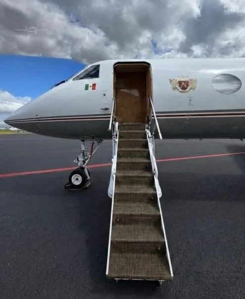 Exterior view of a 1998 GULFSTREAM GIVSP, XA-HNY.