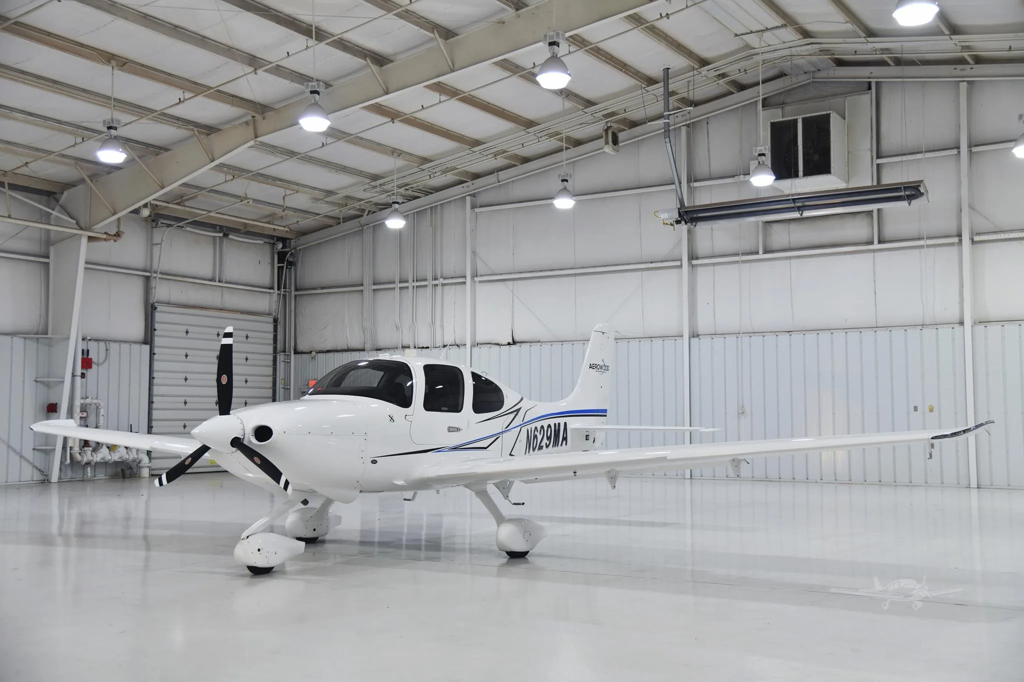 Exterior view of a 2025 CIRRUS SR20-G7, N629MA.