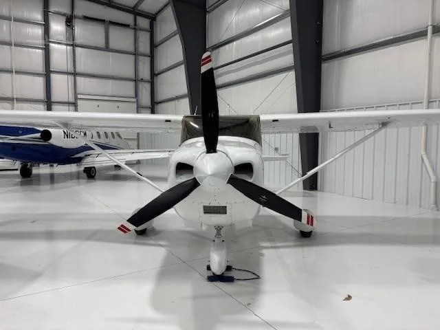 Exterior view of a 2001 CESSNA 182T SKYLANE.