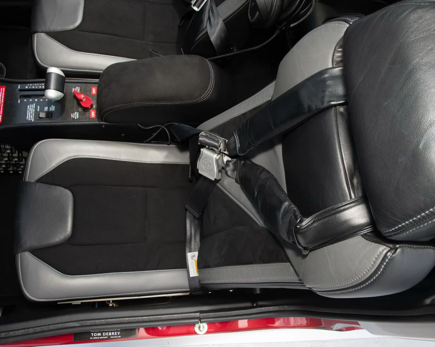Cabin interior of a 2015 Cirrus SR22-G5 TURBO.