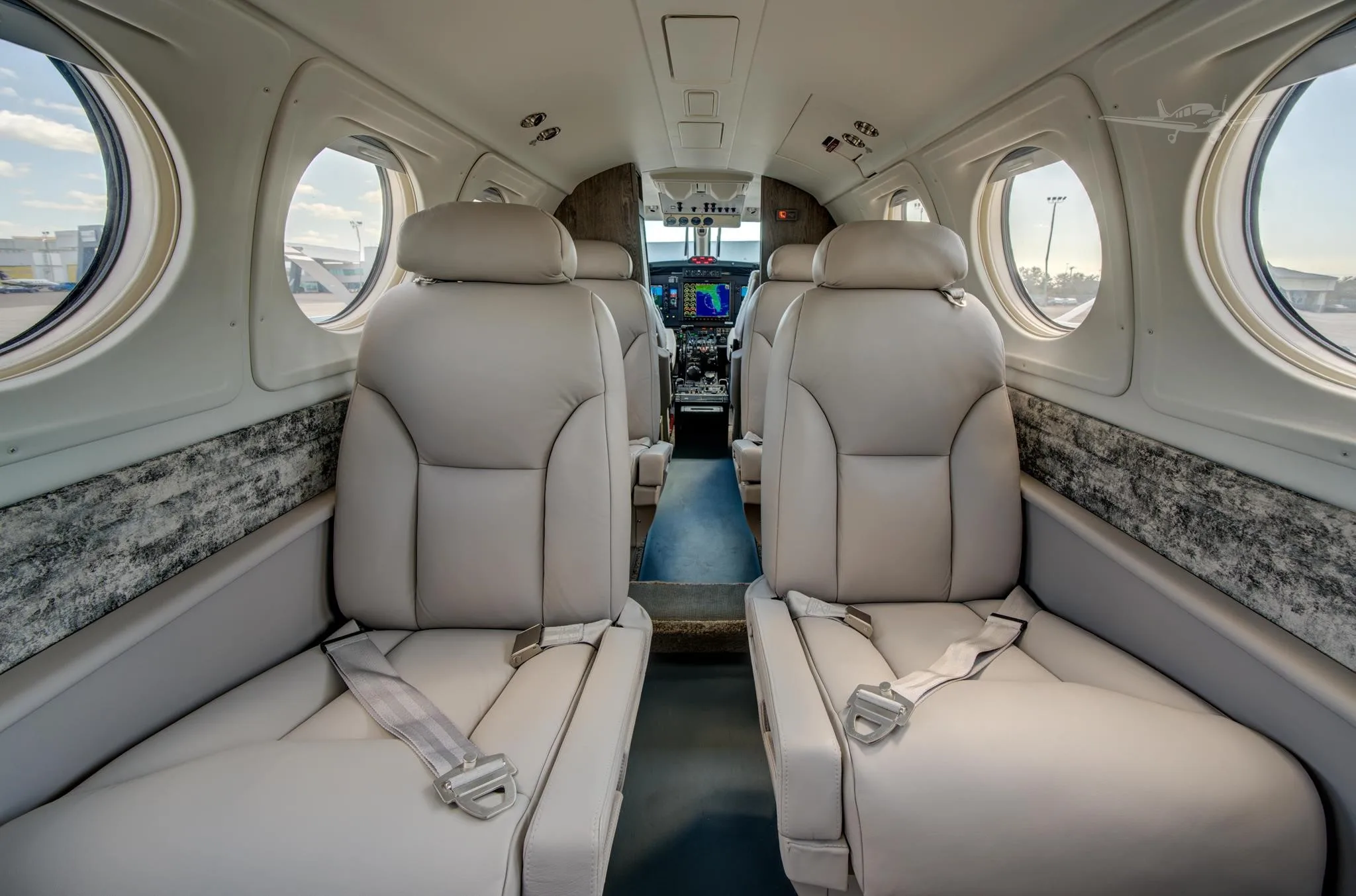 Cabin interior of a 2000 BEECHCRAFT KING AIR B200.