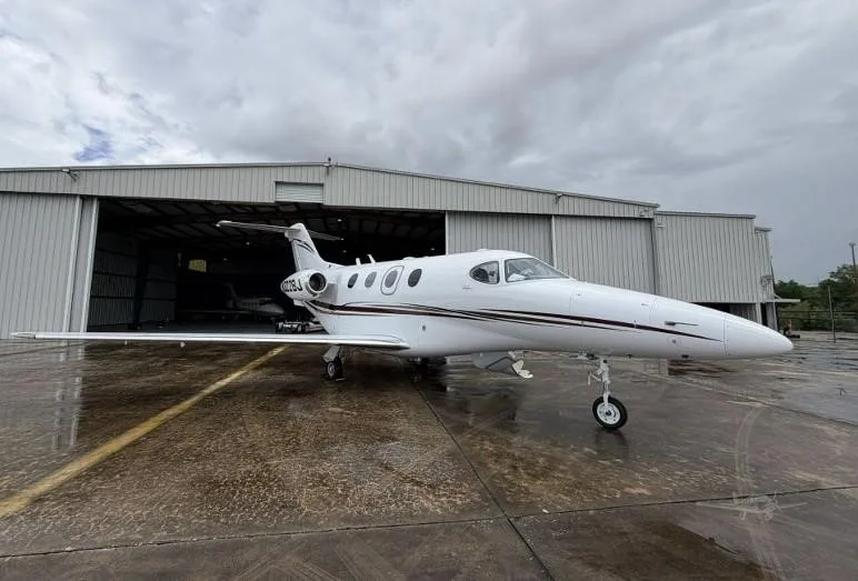 Exterior view of a 2004 BEECHCRAFT PREMIER I, N322BJ.