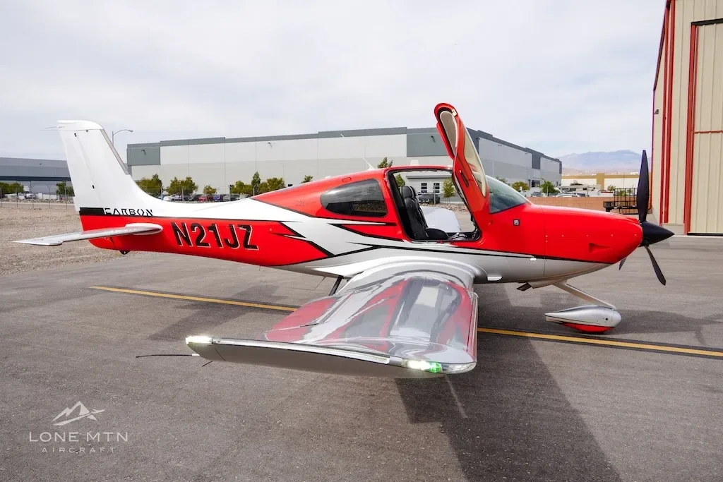 Exterior view of a 2019 Cirrus SR22T, N21JZ.