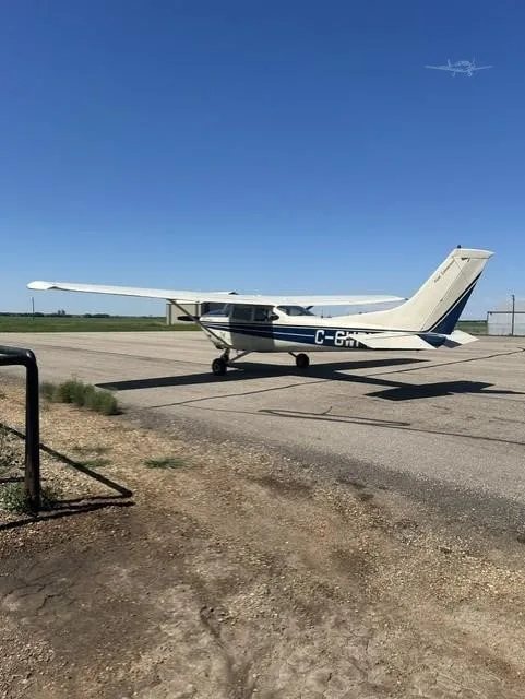 Exterior view of a 1976 CESSNA 182P SKYLANE, C-GWPH.