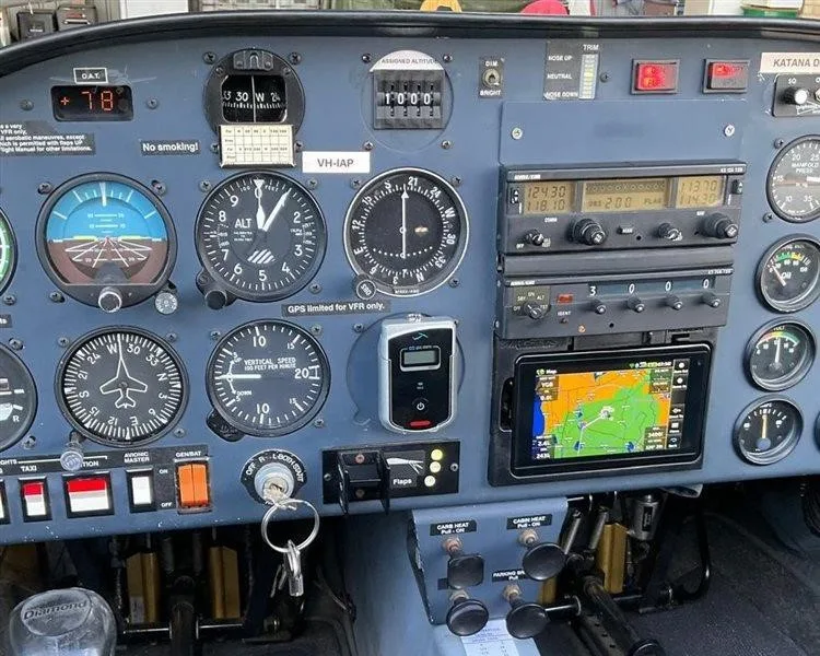 Cockpit and instrument panel of a 1998 DIAMOND DA20-A1 KATANA.