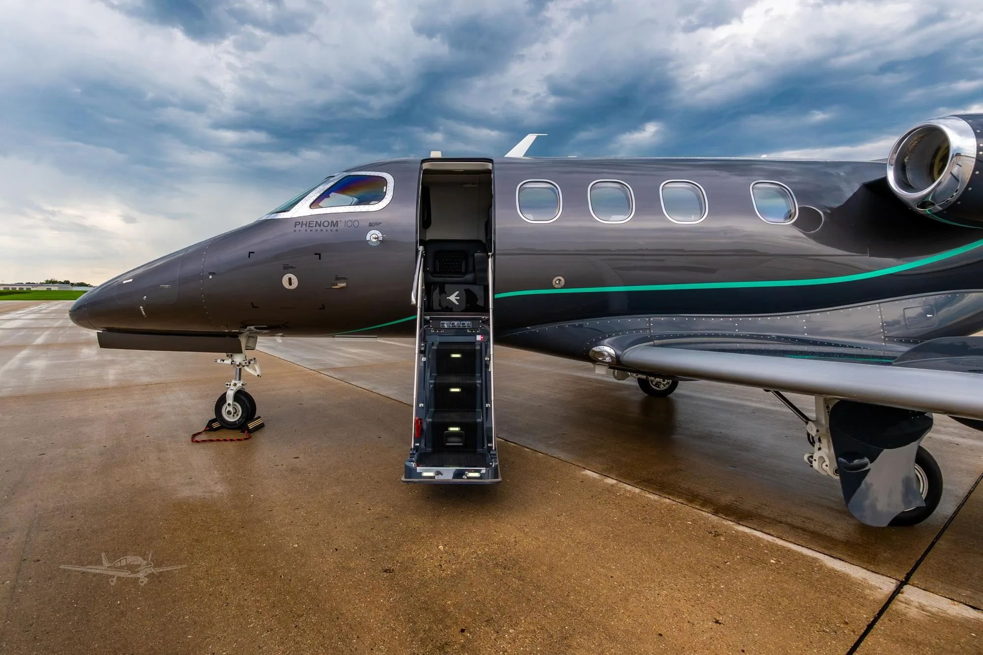 Exterior view of a 2010 EMBRAER PHENOM 100EV, N1WB.