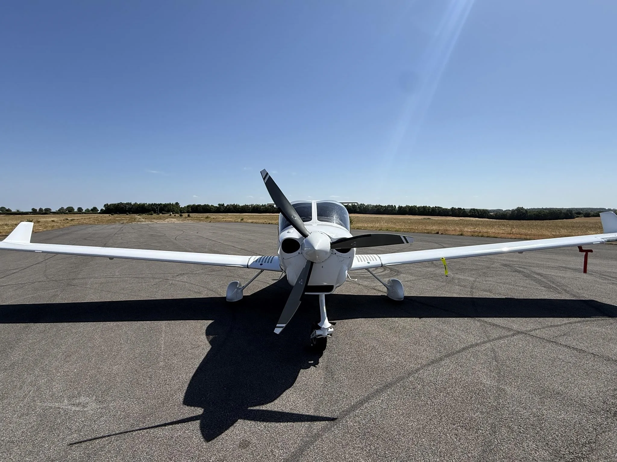 Exterior view of a 2021 DIAMOND DA40 NG, G-LDGH.