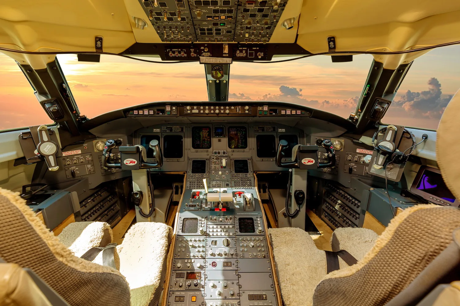 Cockpit and instrument panel of a 2008 Bombardier Challenger 850 MSN 8068 “VP-CFZ”.