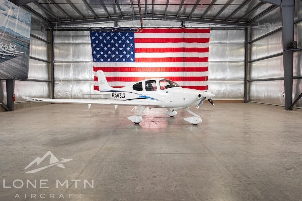 Exterior view of a 2020 CIRRUS SR20-G6, N643LV.