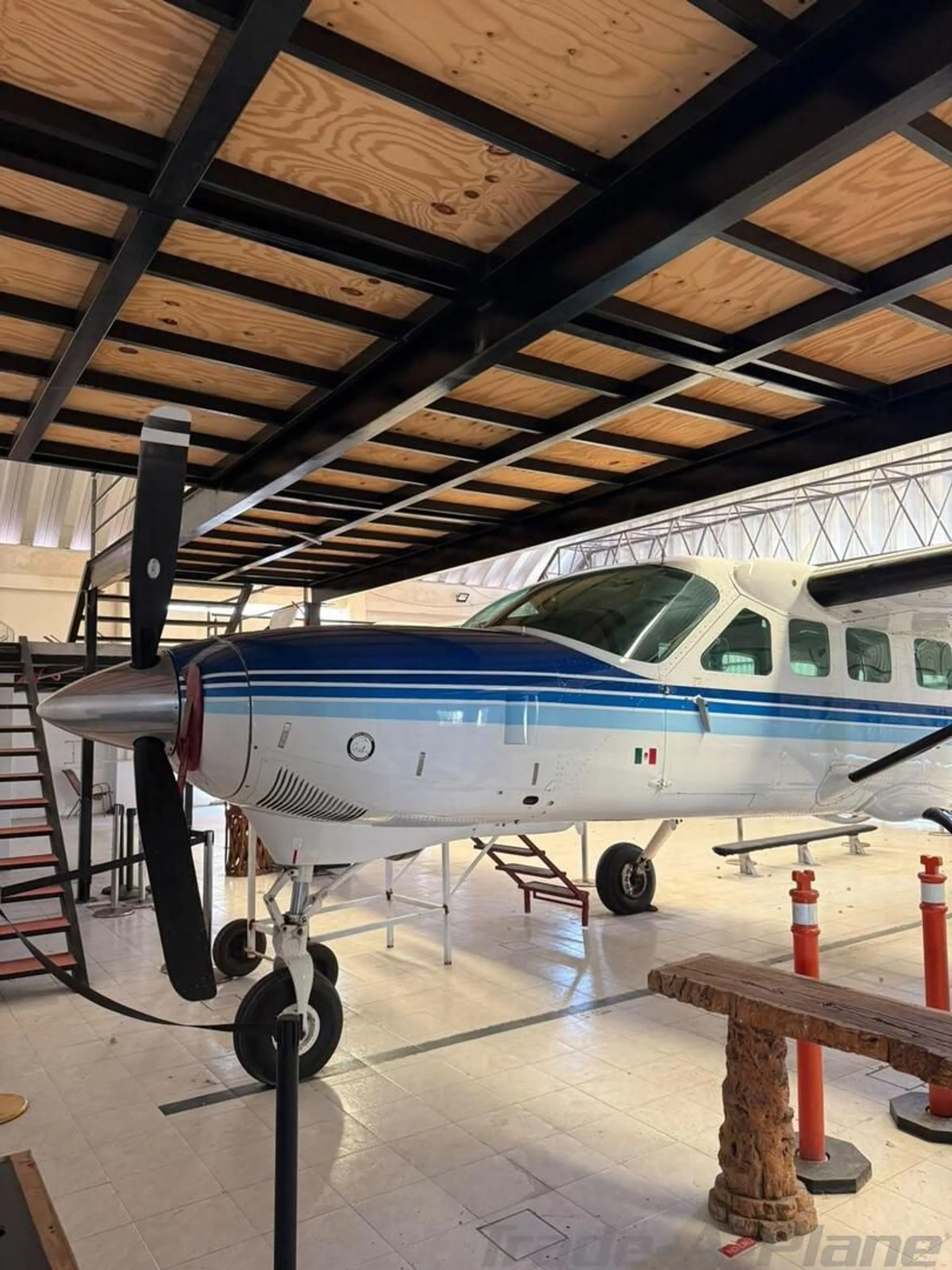 Exterior view of a 1995 CESSNA 208B GRAND CARAVAN, XB-ABT.