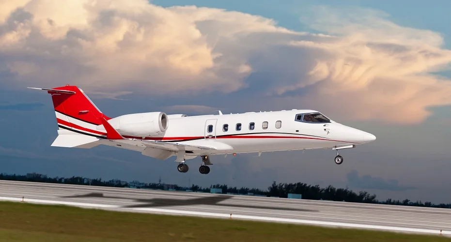 Exterior view of a 1993 Bombardier 60.