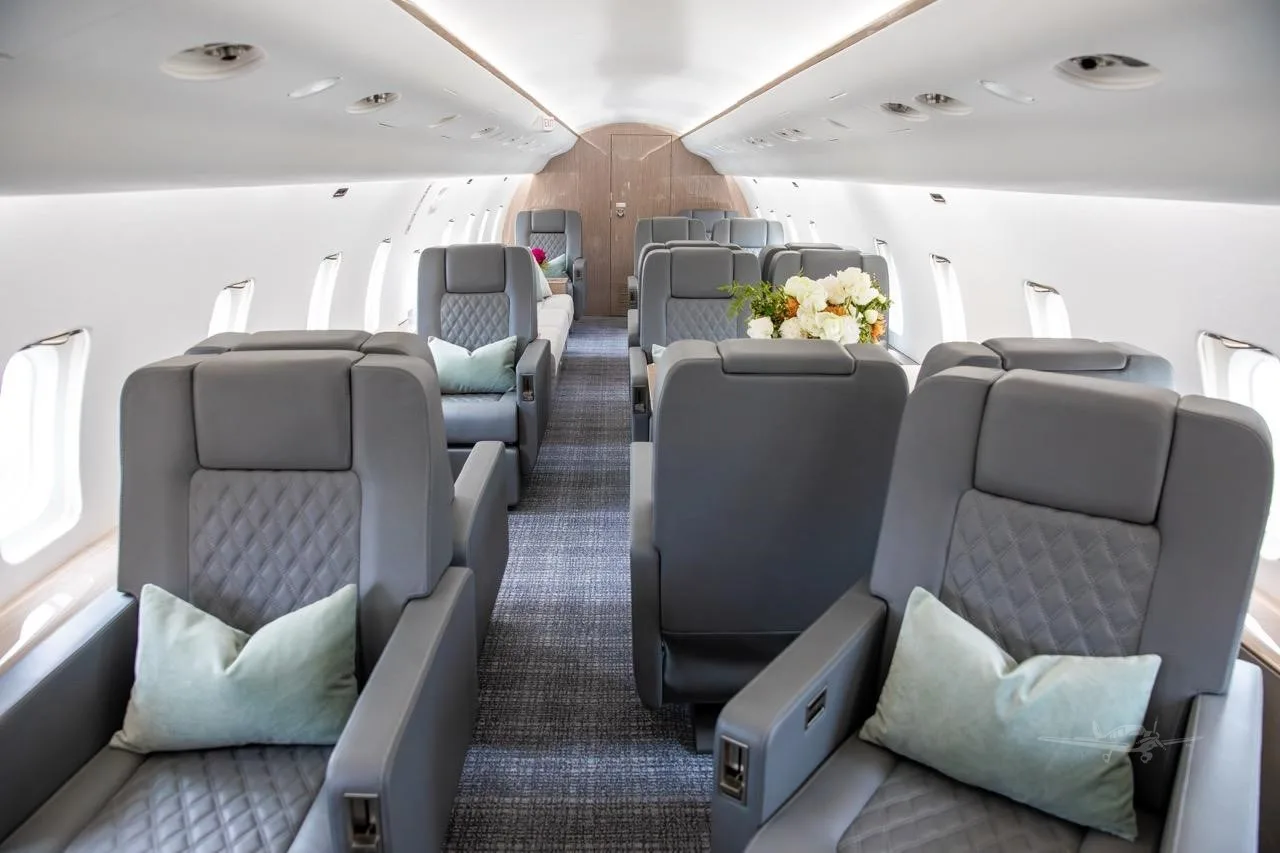 Cabin interior of a 2004 BOMBARDIER CHALLENGER 850.