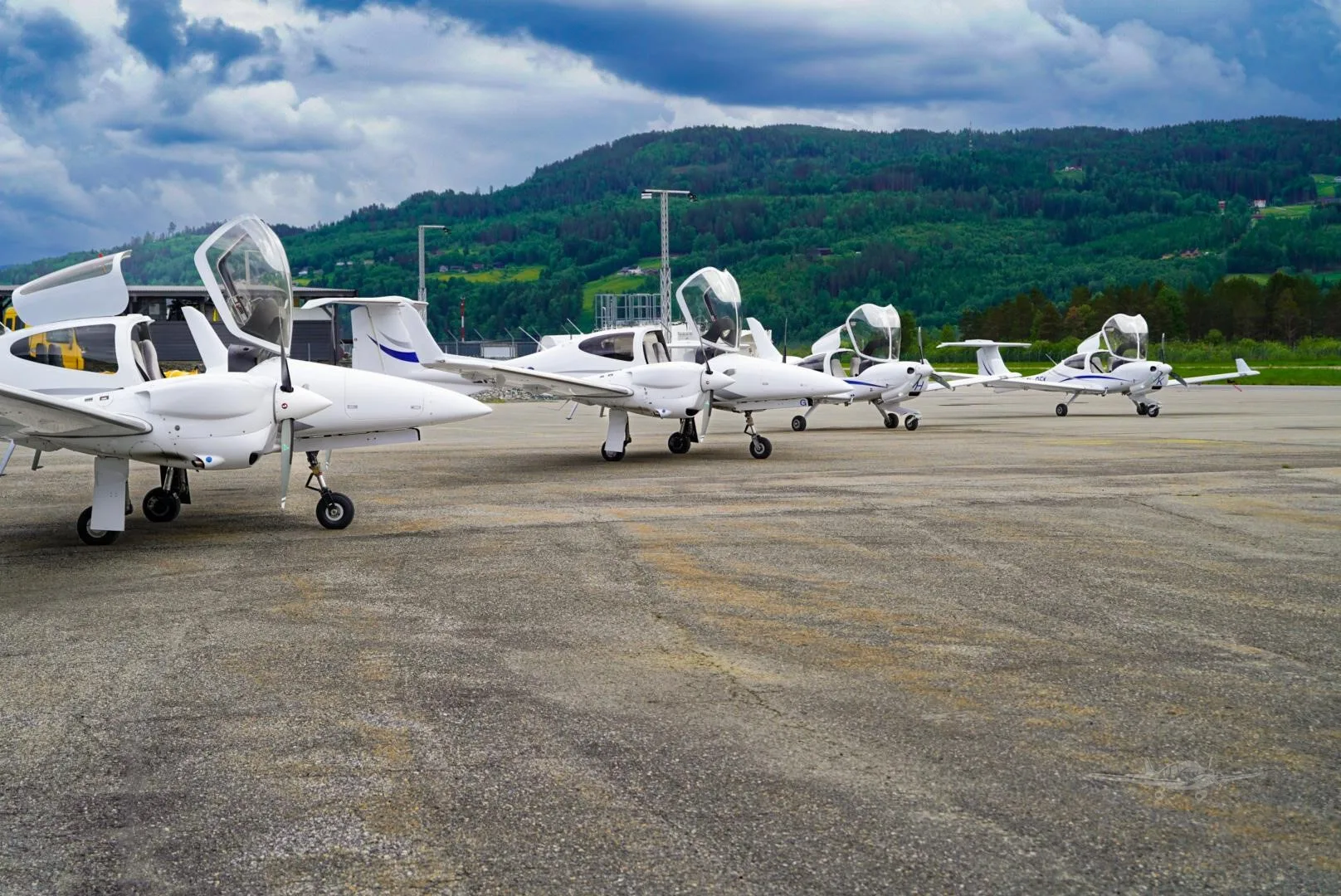 Exterior view of a 2019 DIAMOND DA42 VI, LN-PFF.