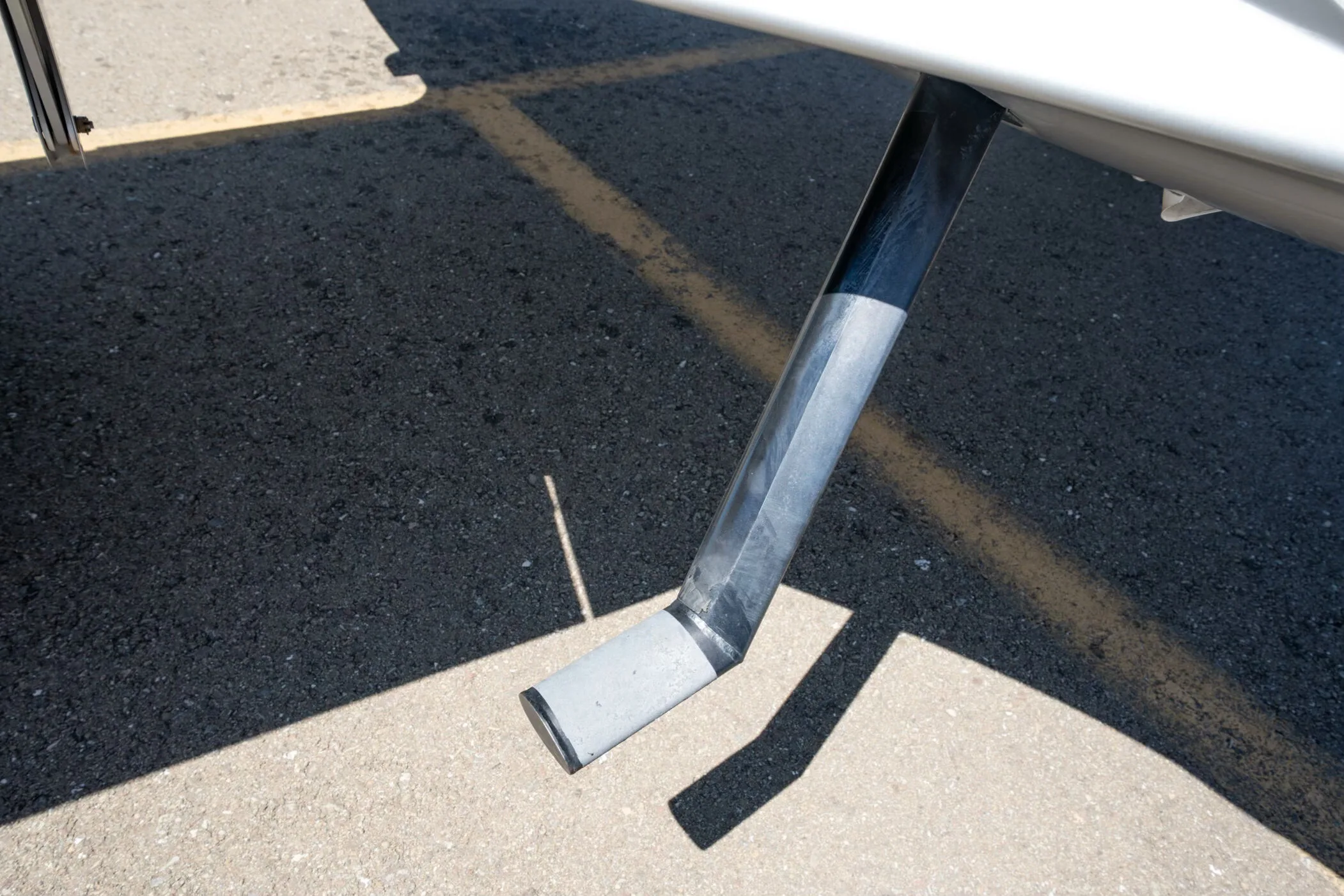 Exterior view of a 2014 Cirrus SR22-G5 TURBO, N881PM.