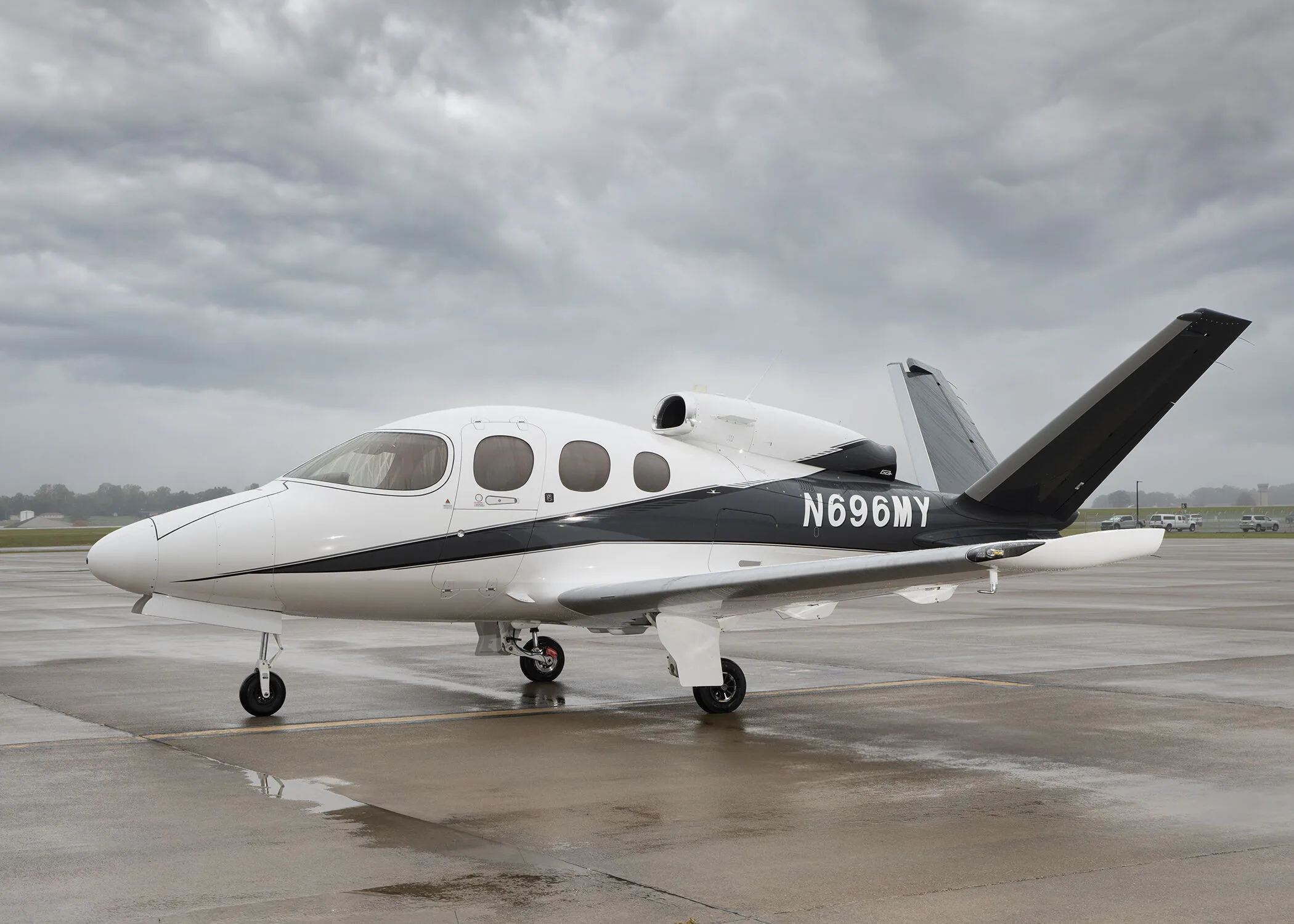 Exterior view of a 2023 Cirrus SF50 G2+ Elite, N696MY.