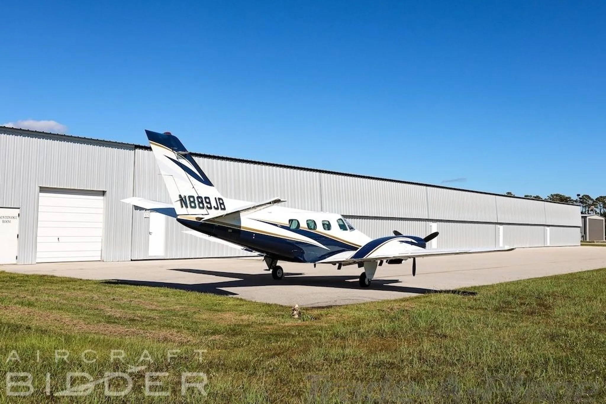 Exterior view of a 1974 BEECHCRAFT B60 DUKE, N889JB.