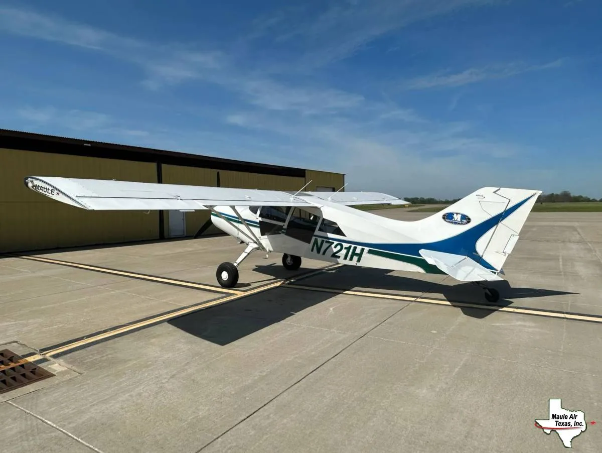 Exterior view of a 2001 Maule M-7-260C.