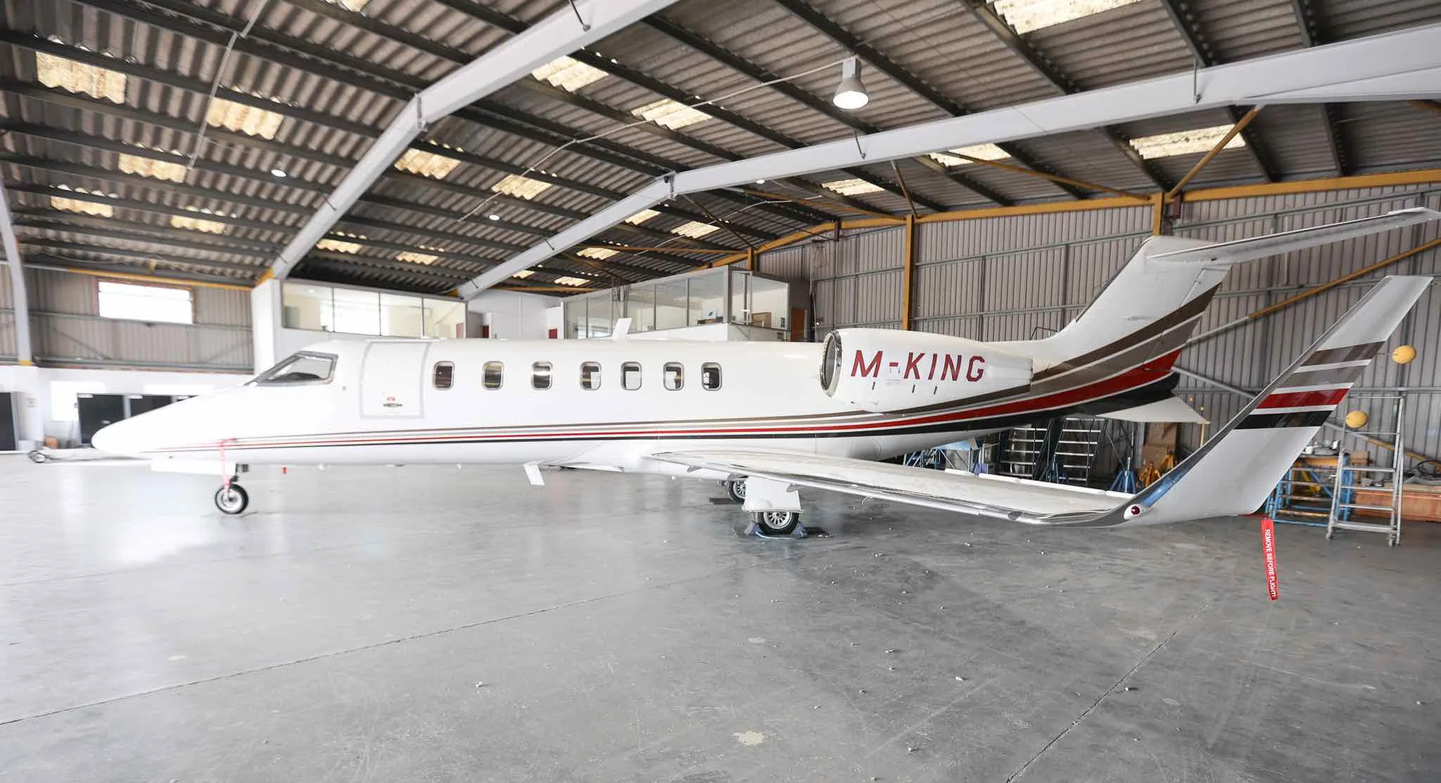 Exterior view of a 2004 Bombardier learjet 40xr, M-KING.