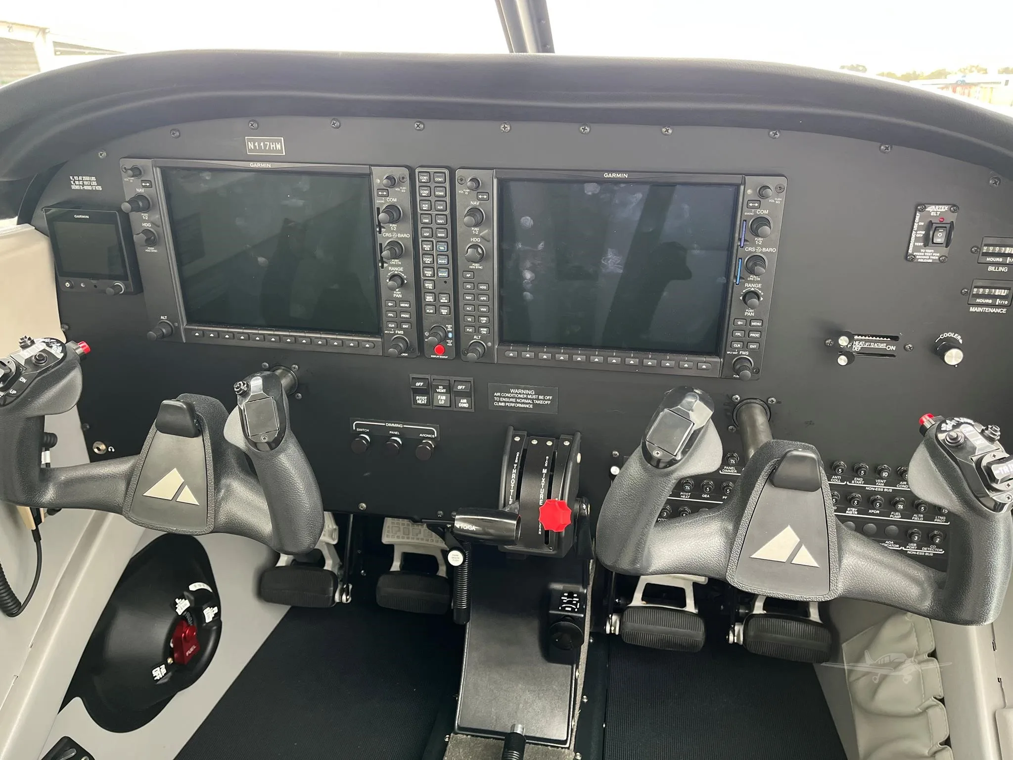 Cockpit and instrument panel of a 2026 PIPER ARCHER TX.