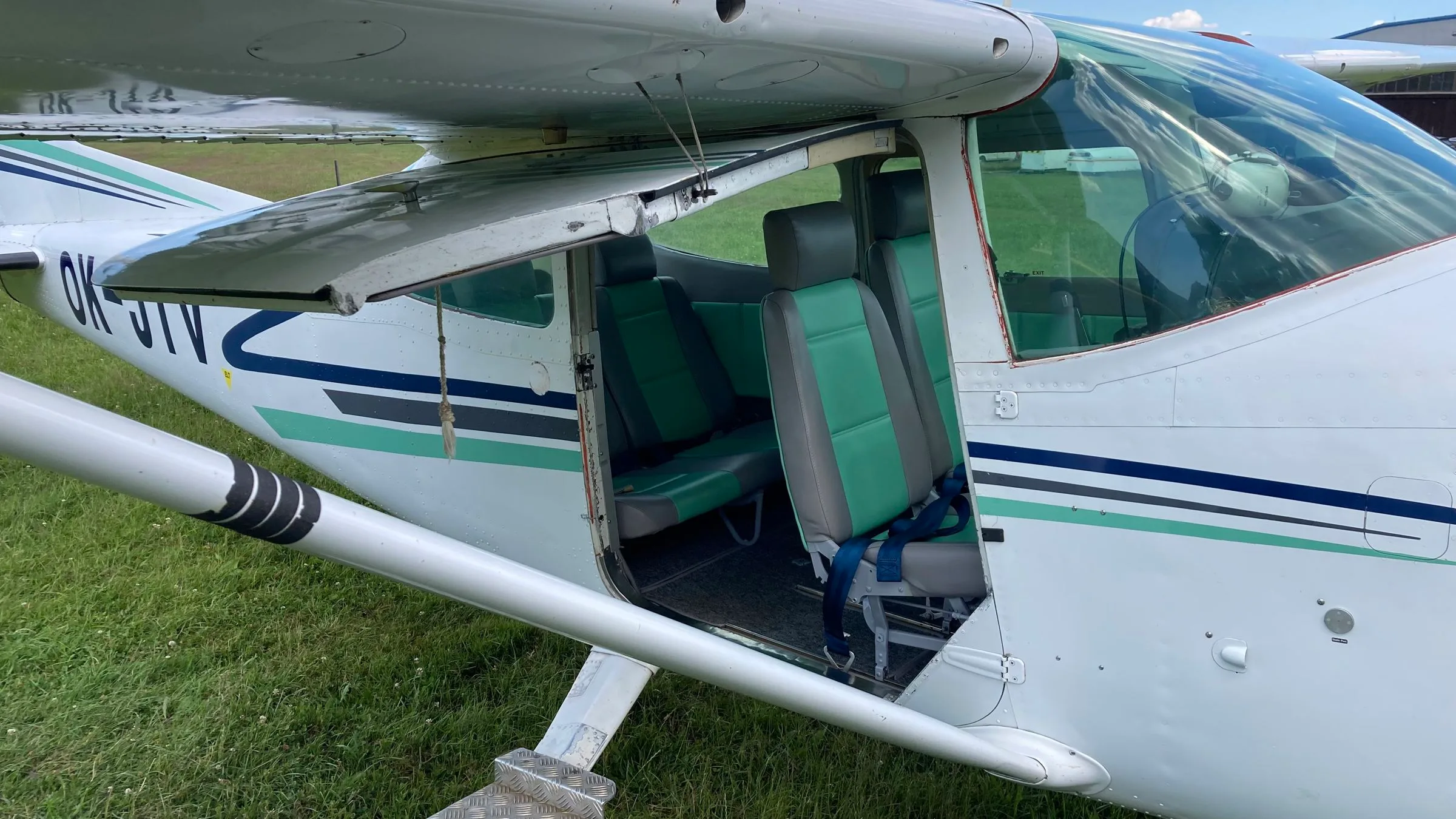 Cockpit and instrument panel of a 1975 Cessna 182 Skylane.