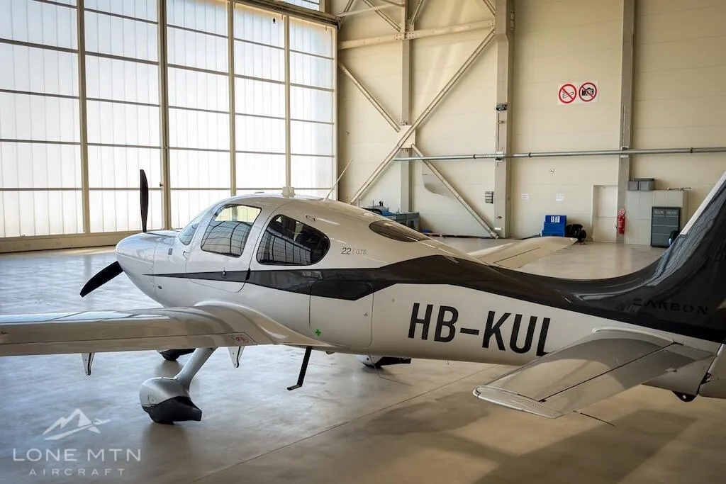 Exterior view of a 2015 Cirrus SR22 G5.