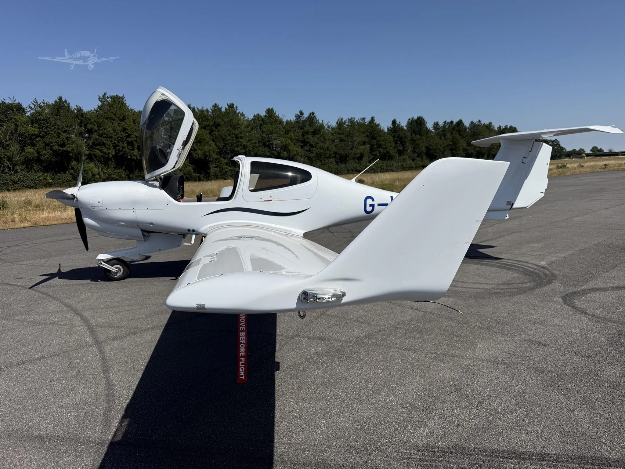 Exterior view of a 2021 DIAMOND DA40 NG, G-LDGH.