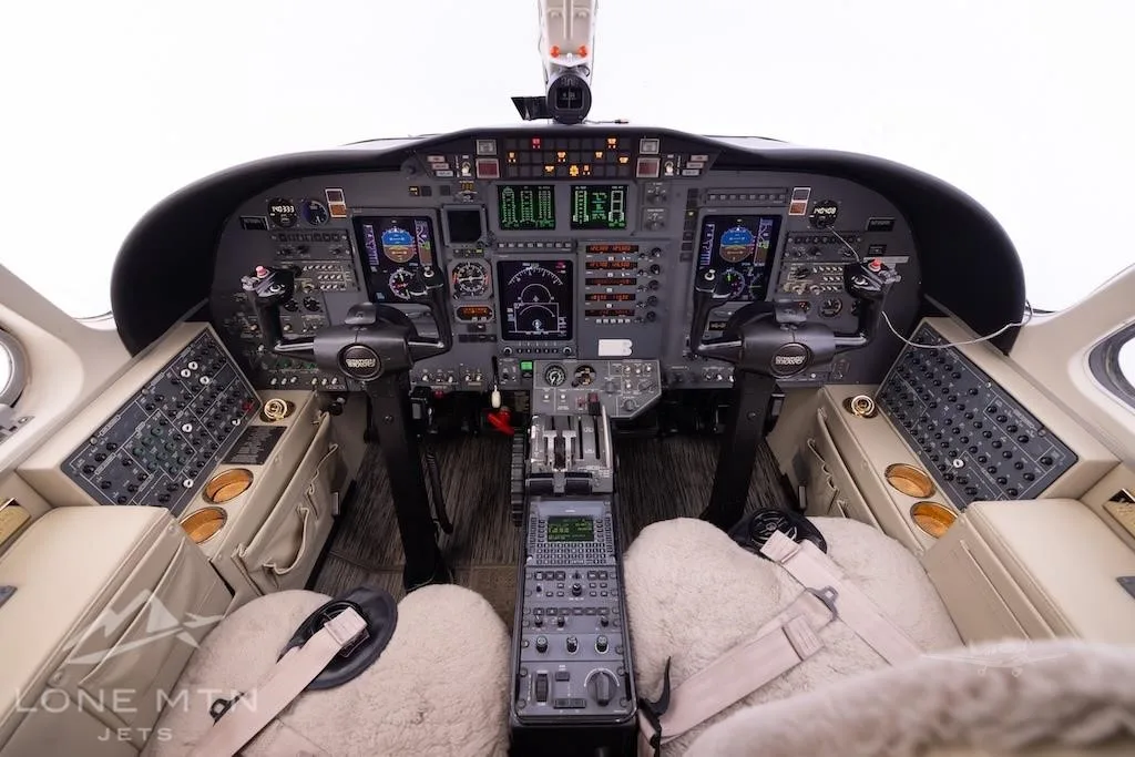 Cockpit and instrument panel of a 2005 CESSNA CITATION BRAVO.