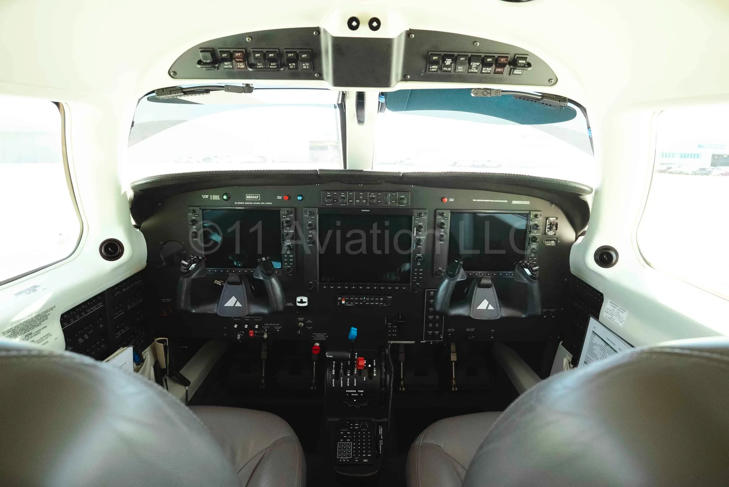Cockpit and instrument panel of a 2021 Piper M350 (PA-46-350P).