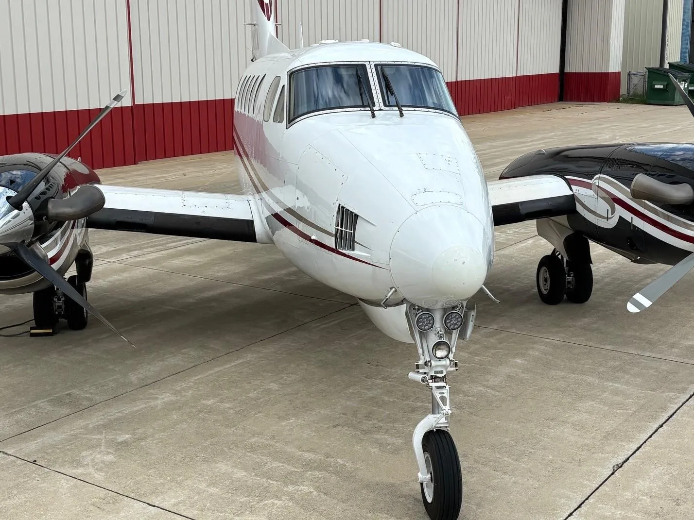 N764CA - 1991 Beechcraft King AIR B200