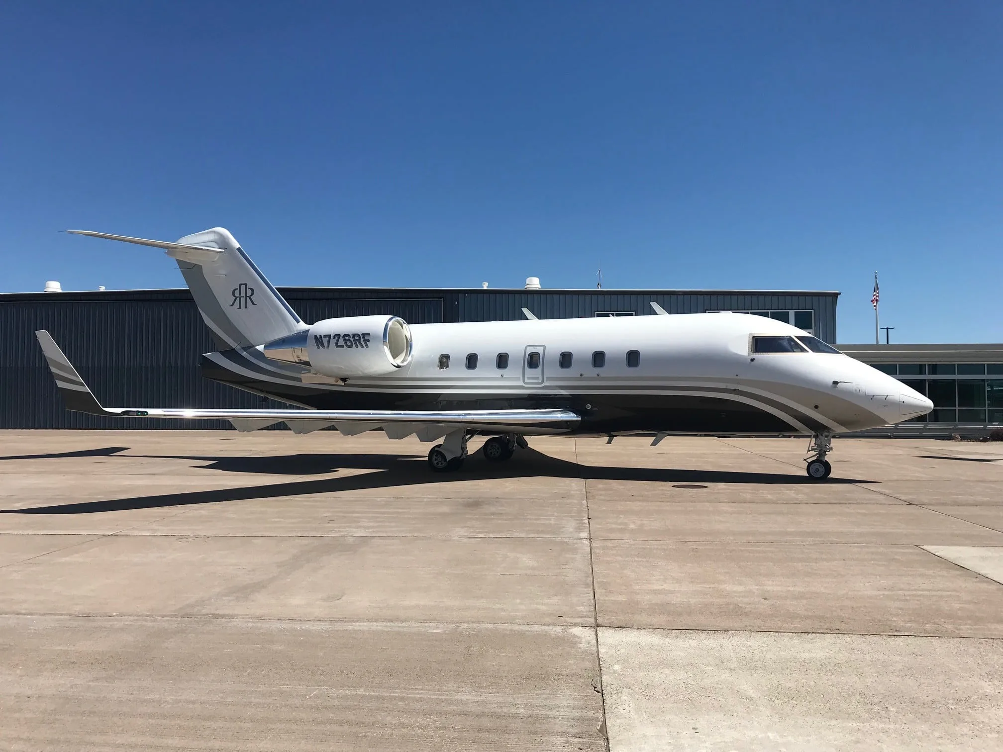 Exterior view of a 2000 Bombardier Challenger 604 | Leviate Air Group.