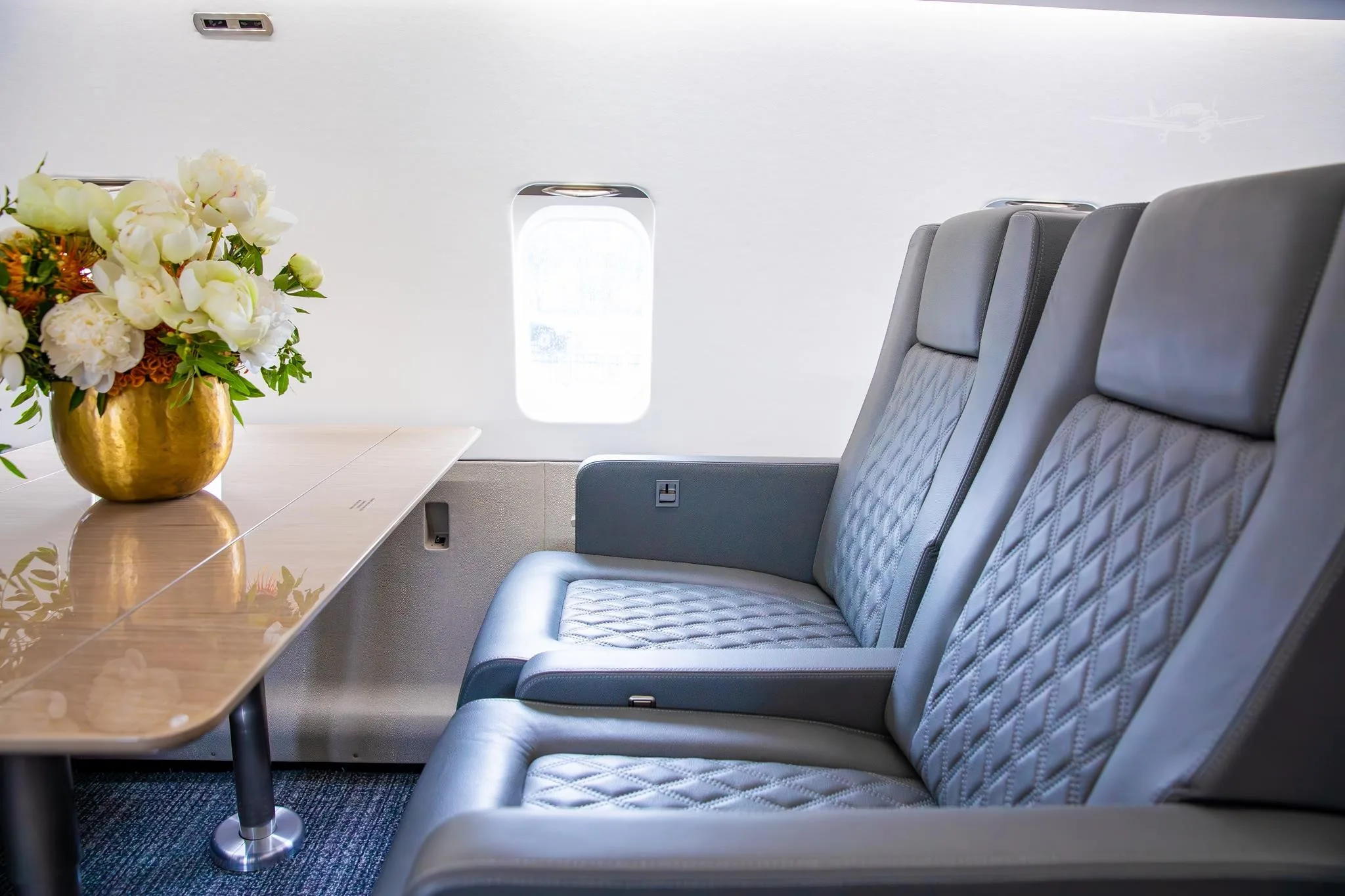 Cabin interior of a 2004 BOMBARDIER CHALLENGER 850.
