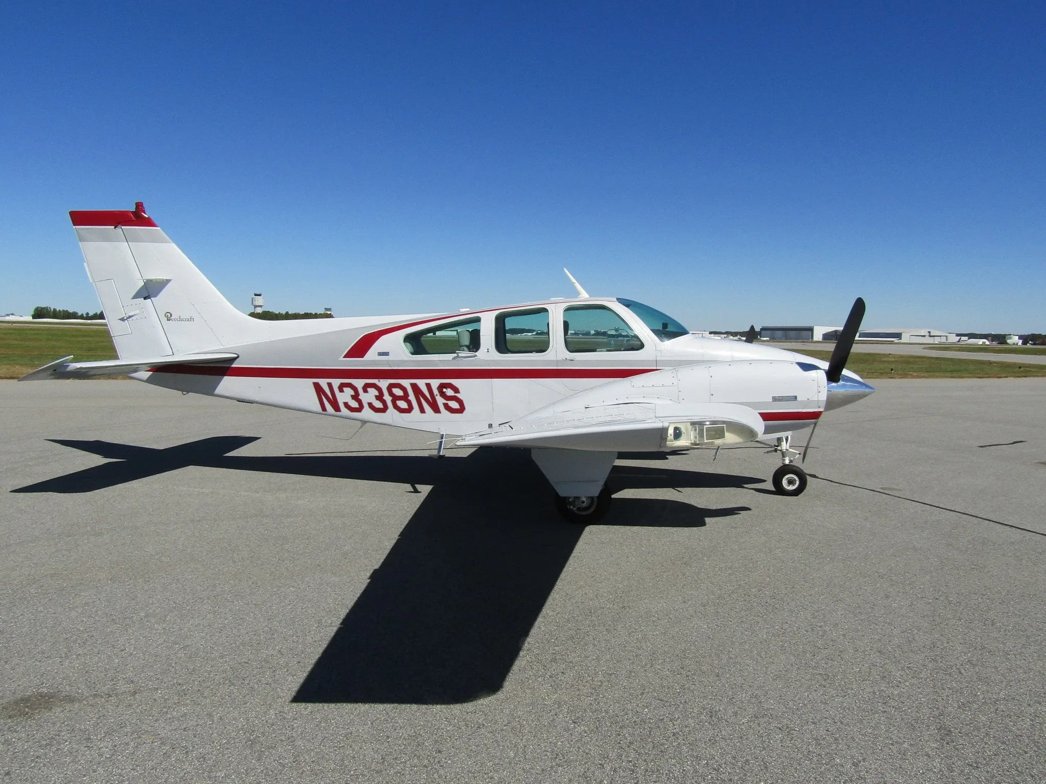 Exterior view of a Beechcraft Twin Piston Baron 55, N55BN.