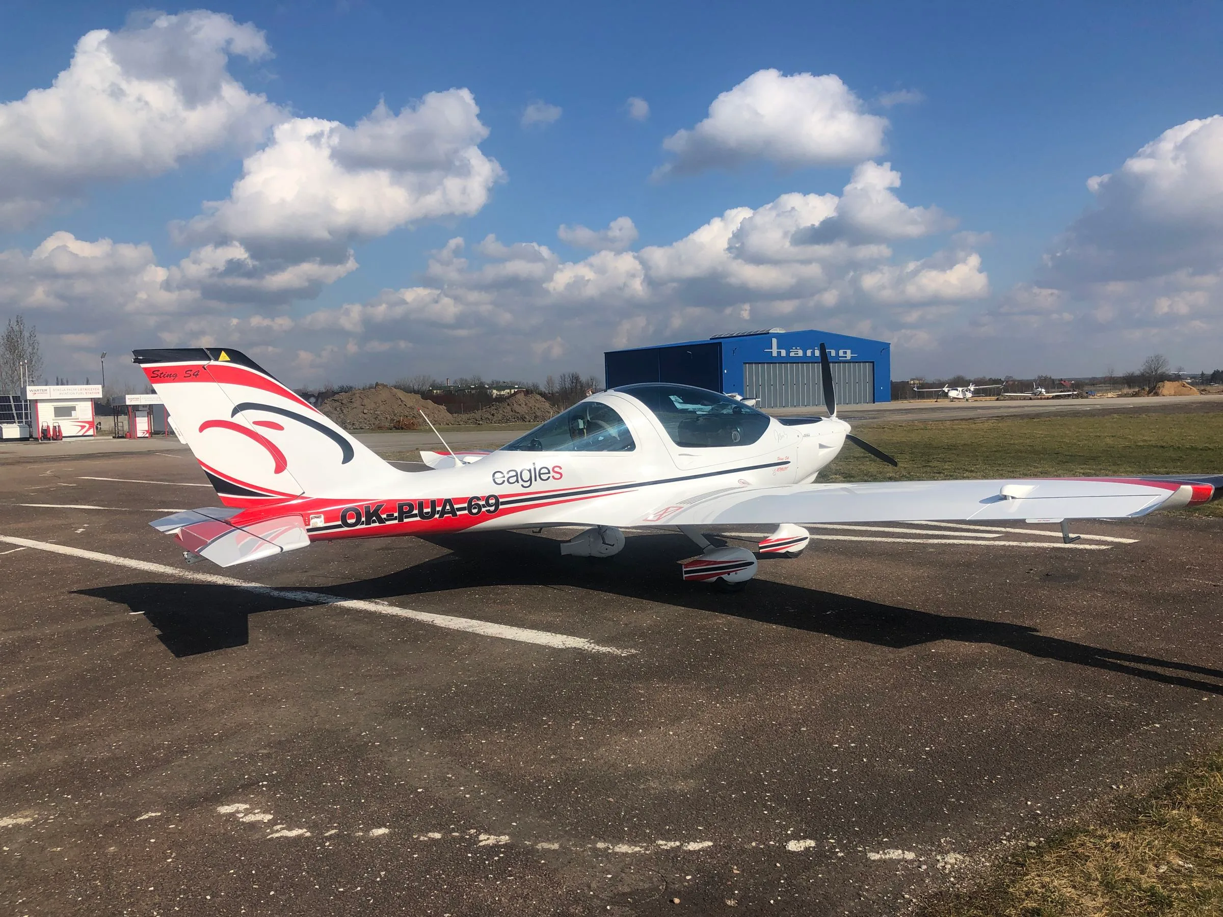 Exterior view of a 2010 TL Ultralight TL 2000 Sting S4.