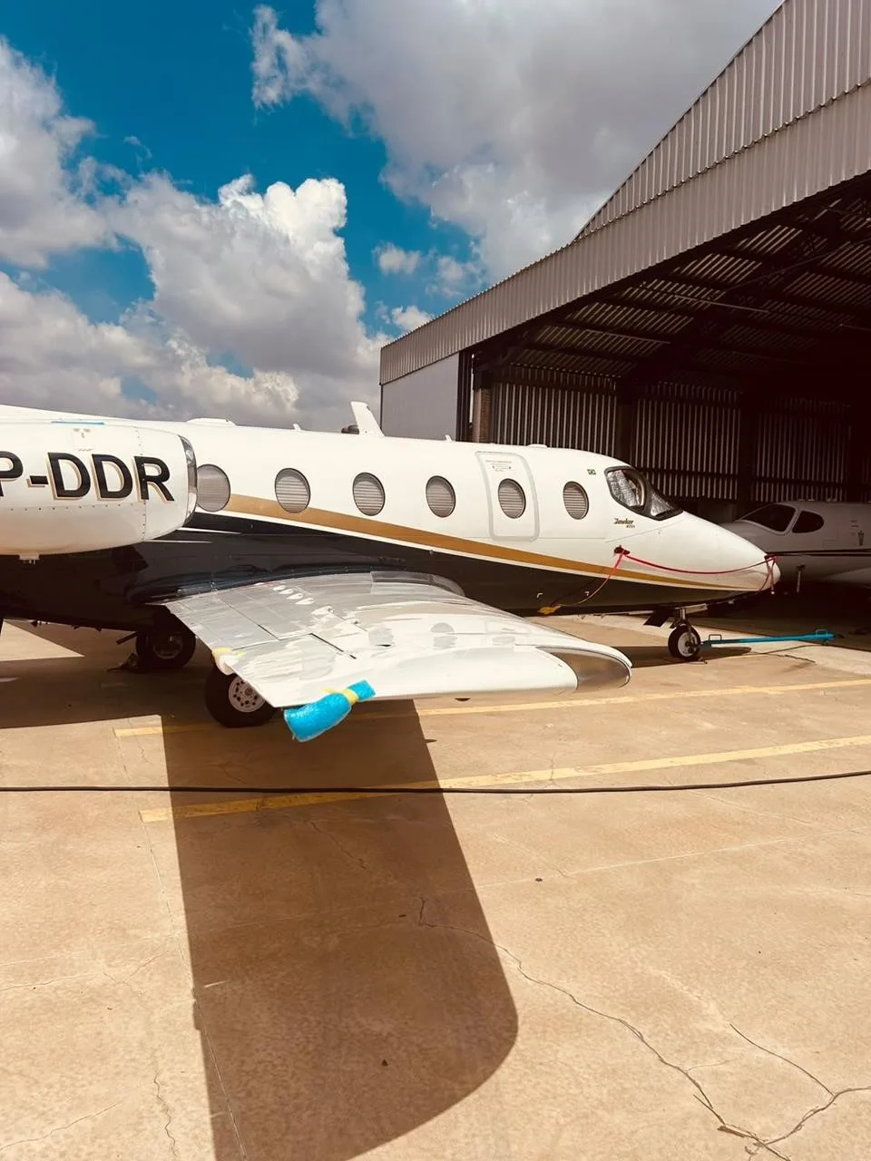 Exterior view of a 1997 HAWKER 400A, PP-DDR.