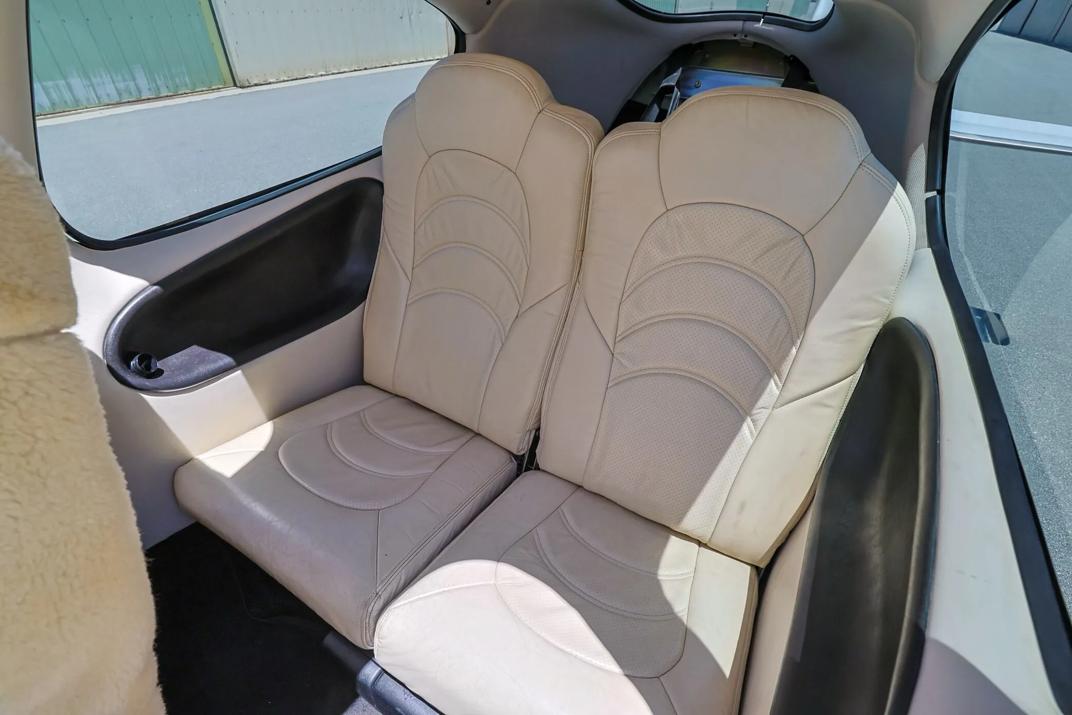 Cabin interior of a 2006 Cirrus SR22-G2 GTS.