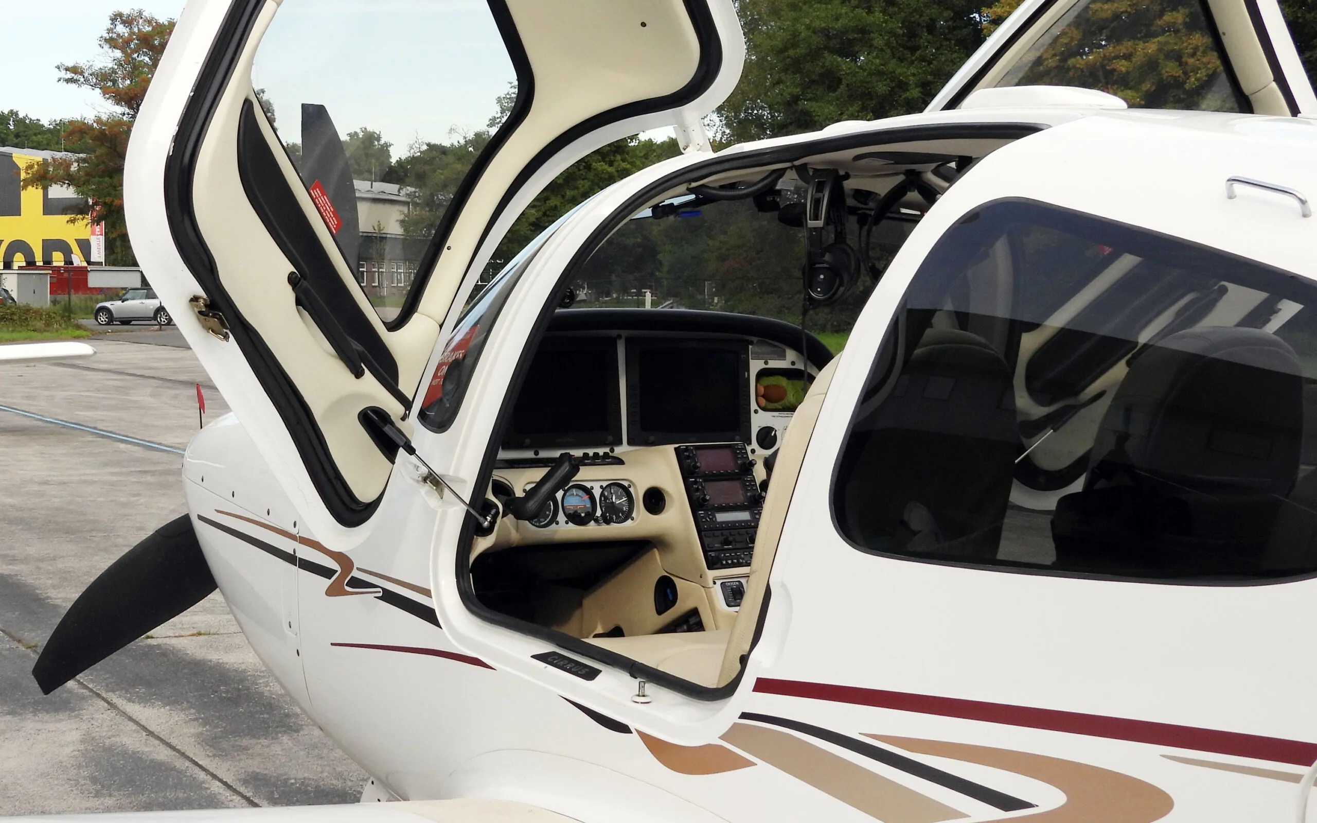 Exterior view of a 2008 Cirrus SR22TN G3 VAT PAID, N224RC.