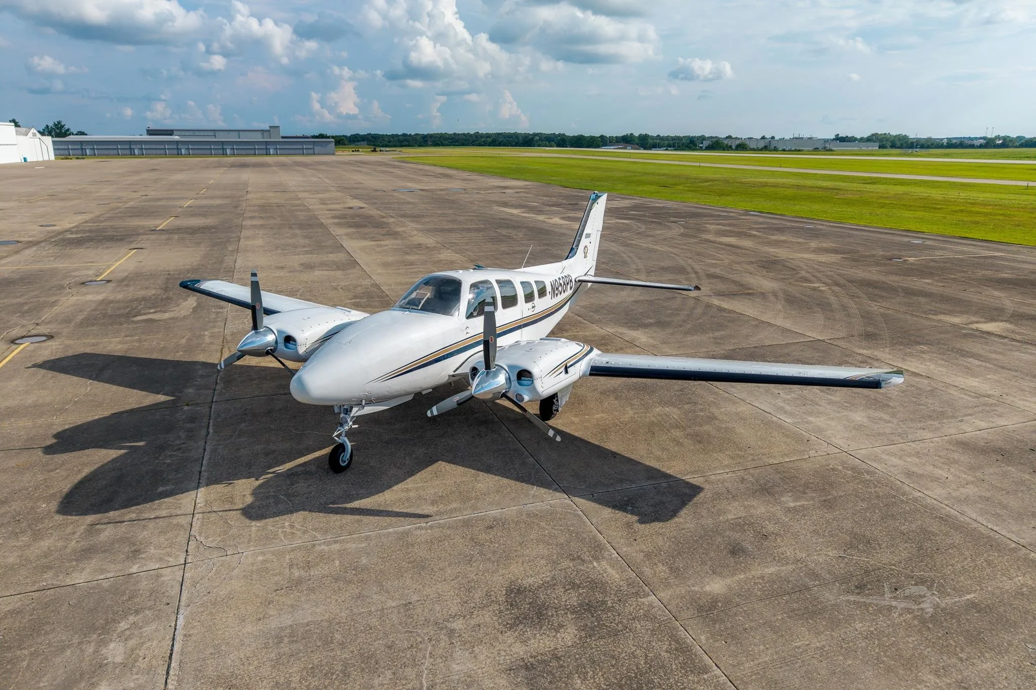 Exterior view of a 1981 BEECHCRAFT 58P BARON, N958PB.