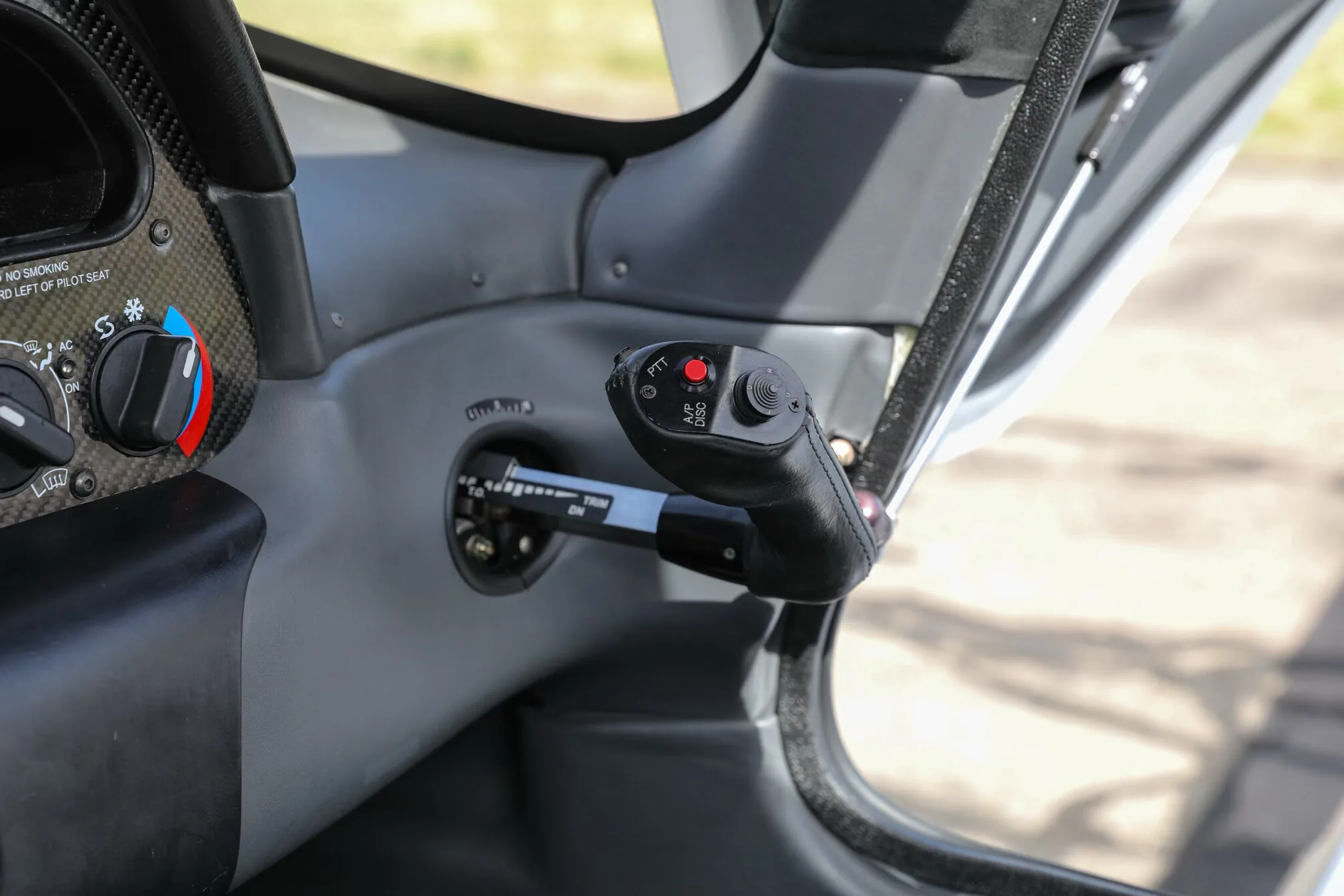 Cockpit and instrument panel of a 2021 Cirrus SR22-G3 Turbo GTS.