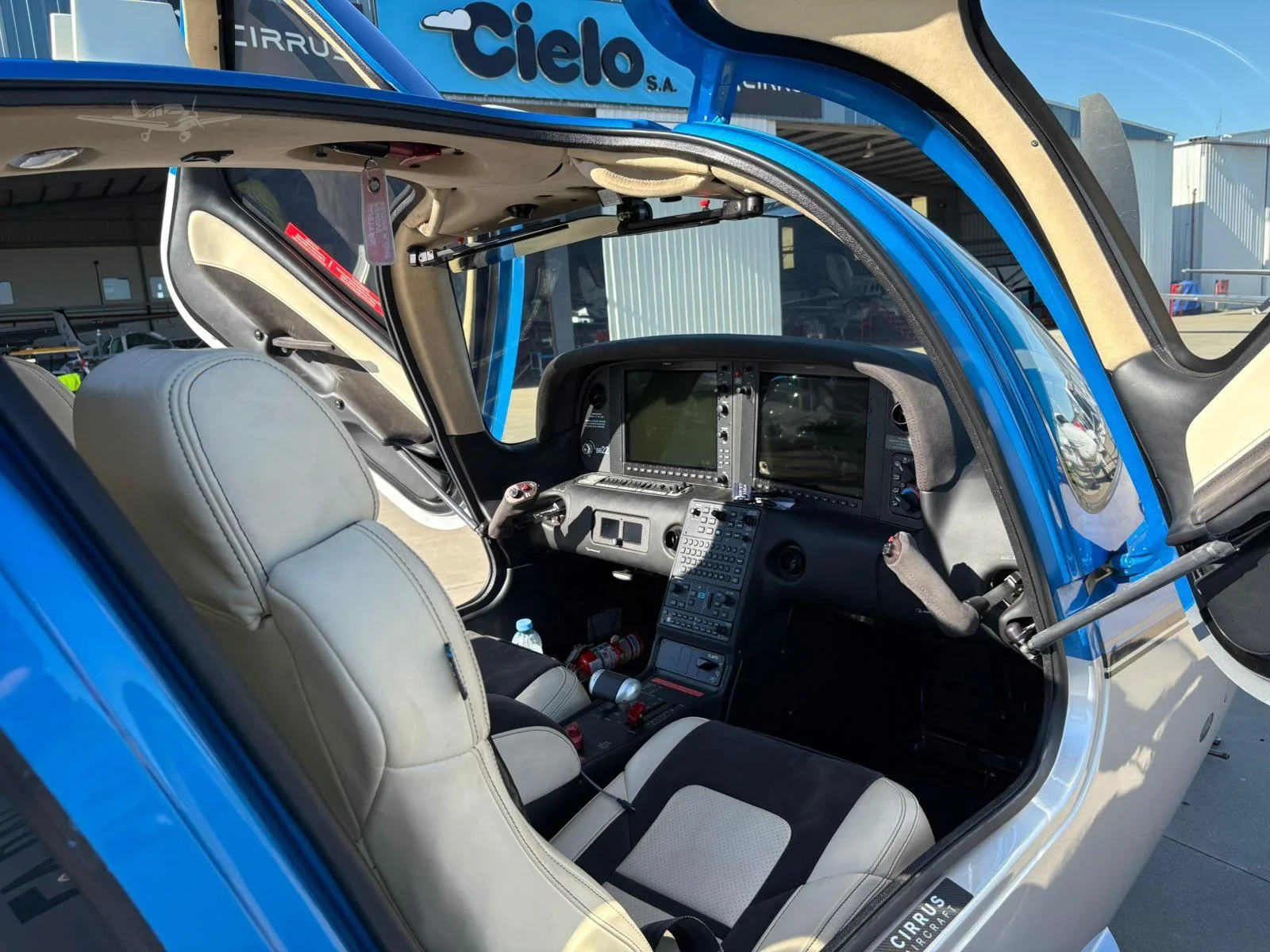 Exterior view of a 2021 CIRRUS SR22-G6, LV-JVU.