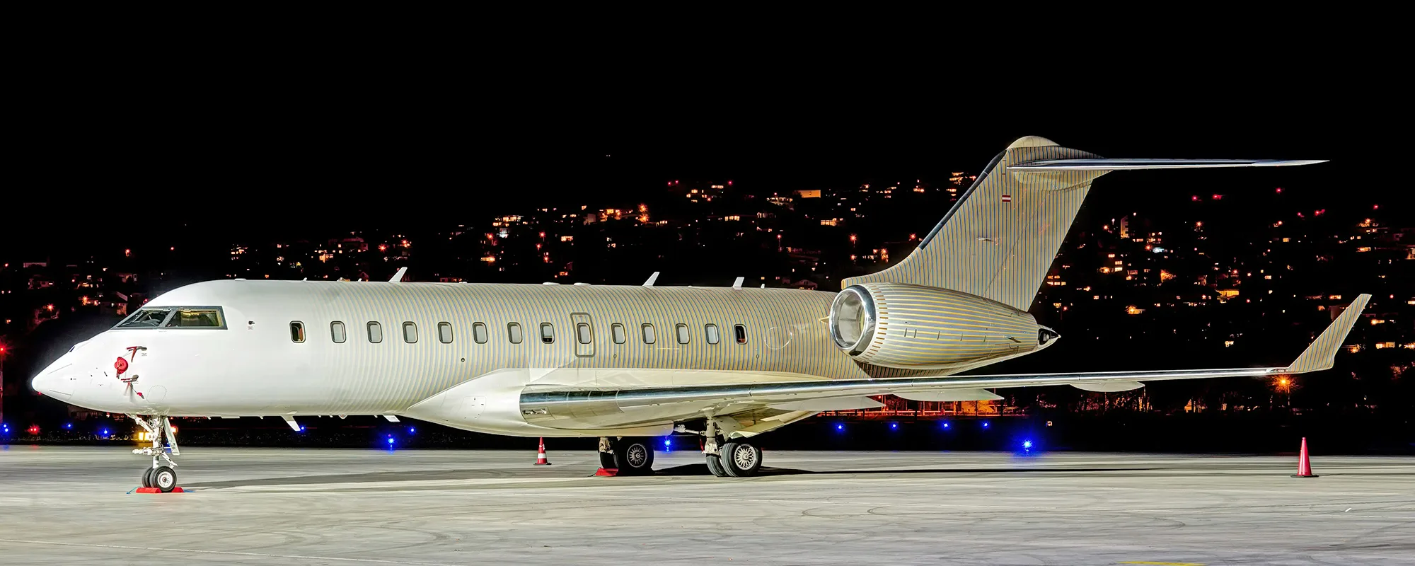 Exterior view of a 2003 Bombardier Global 5000.