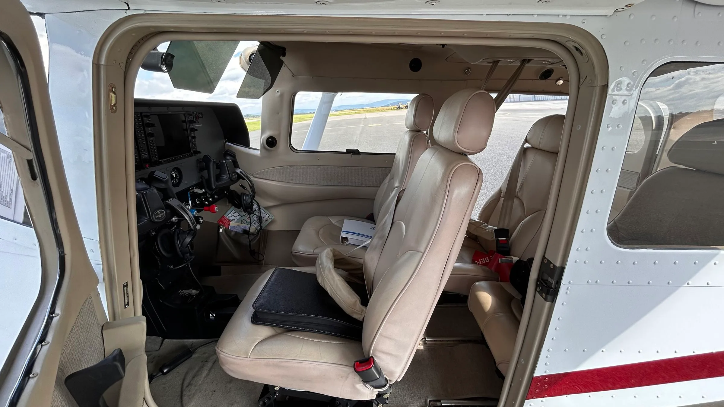 Cabin interior of a 2009 Cessna 206H Super Skywagon.