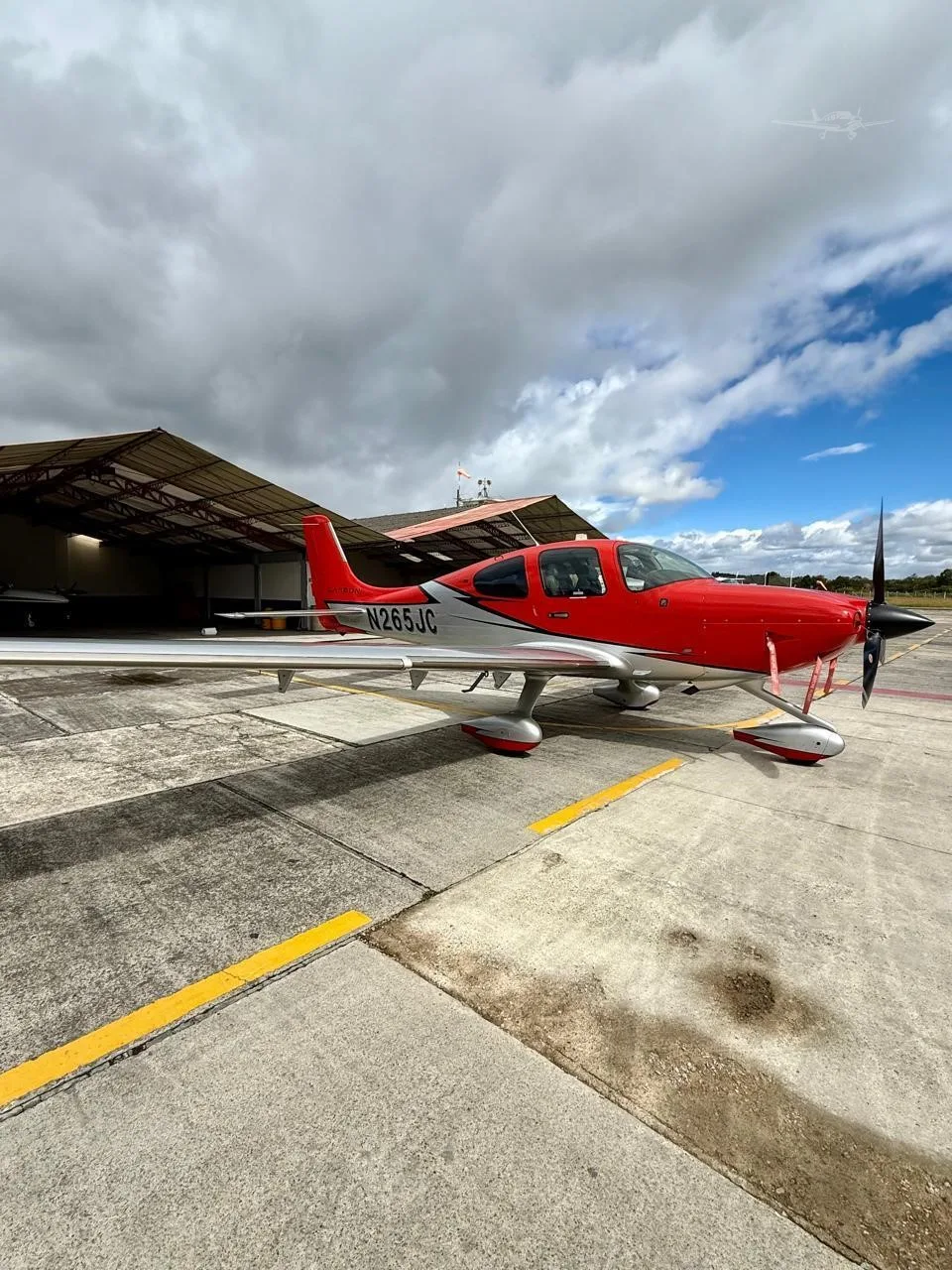 Exterior view of a 2020 CIRRUS SR22-G6 TURBO, N265JC.