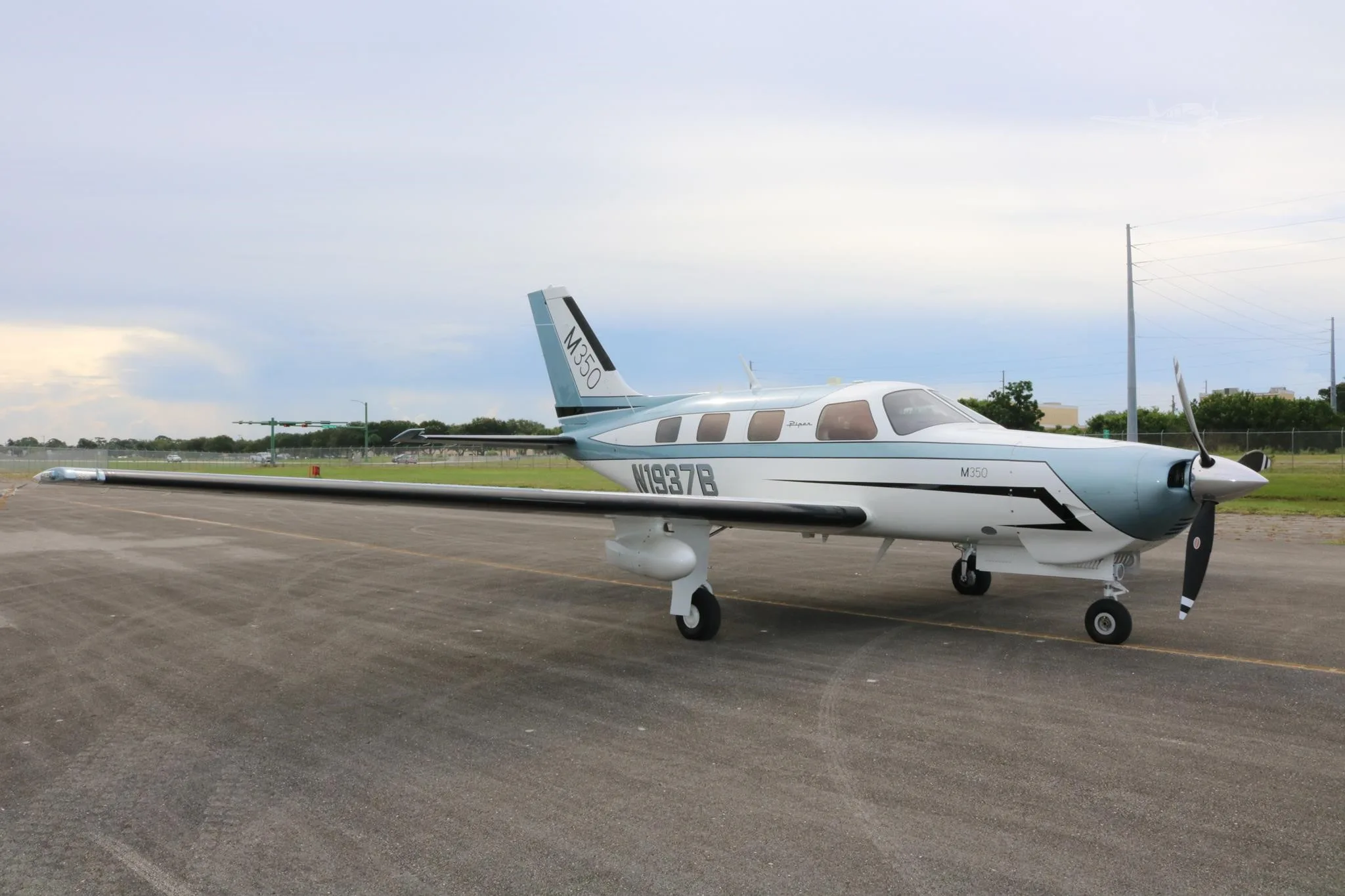 Exterior view of a 2025 PIPER M350, N1937B.