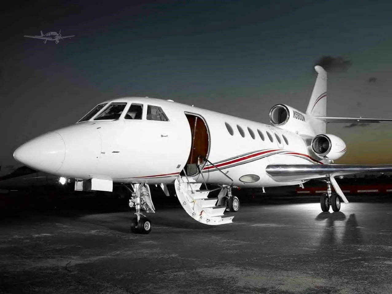 Exterior view of a 1993 DASSAULT FALCON 50, N980DM.