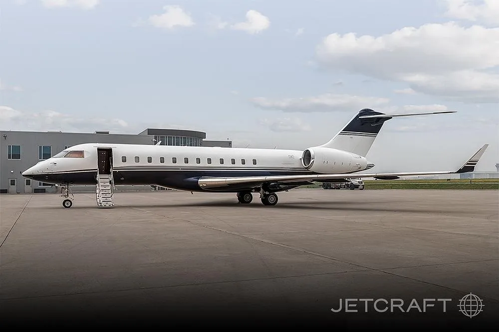 Exterior view of a 2013 Bombardier Global 6000.