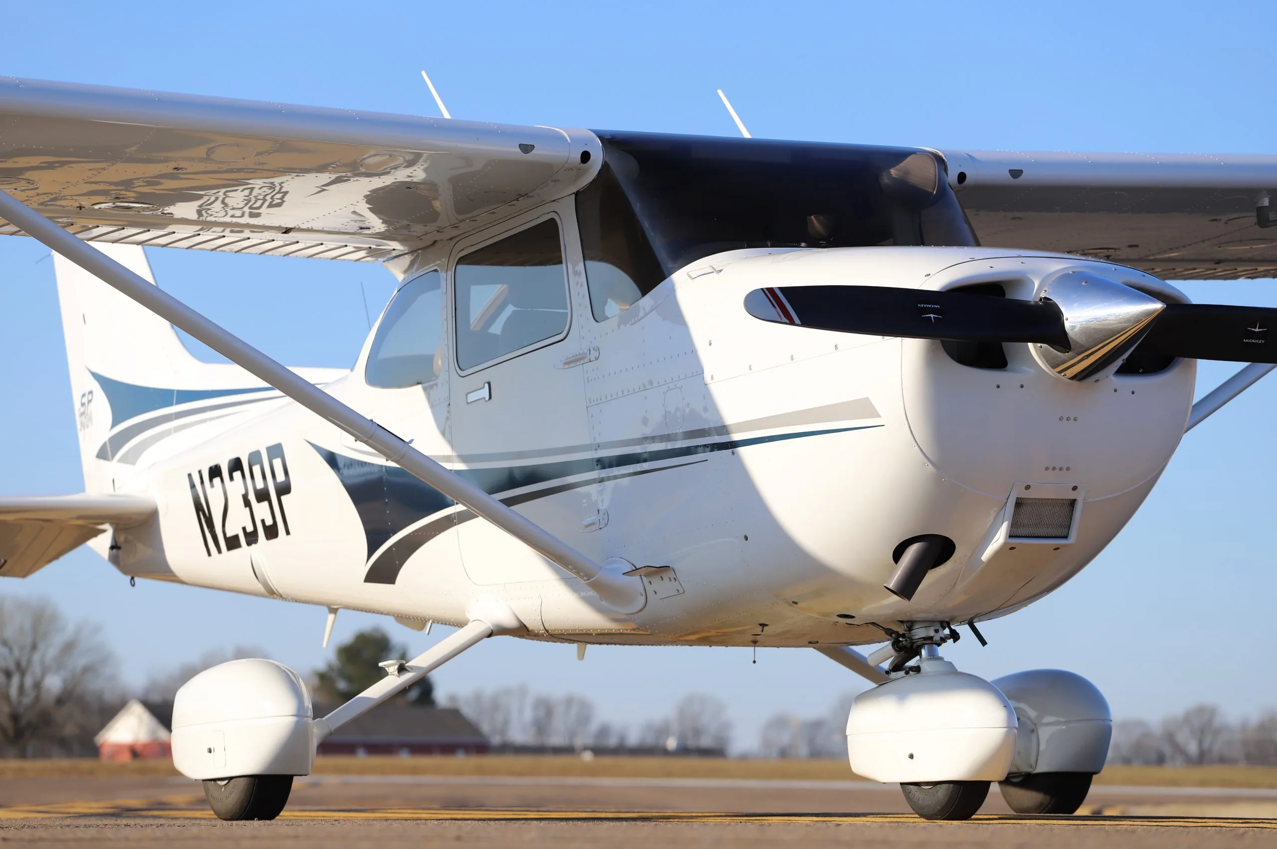 Exterior view of a 2004 Cessna 172S Skyhawk SP.