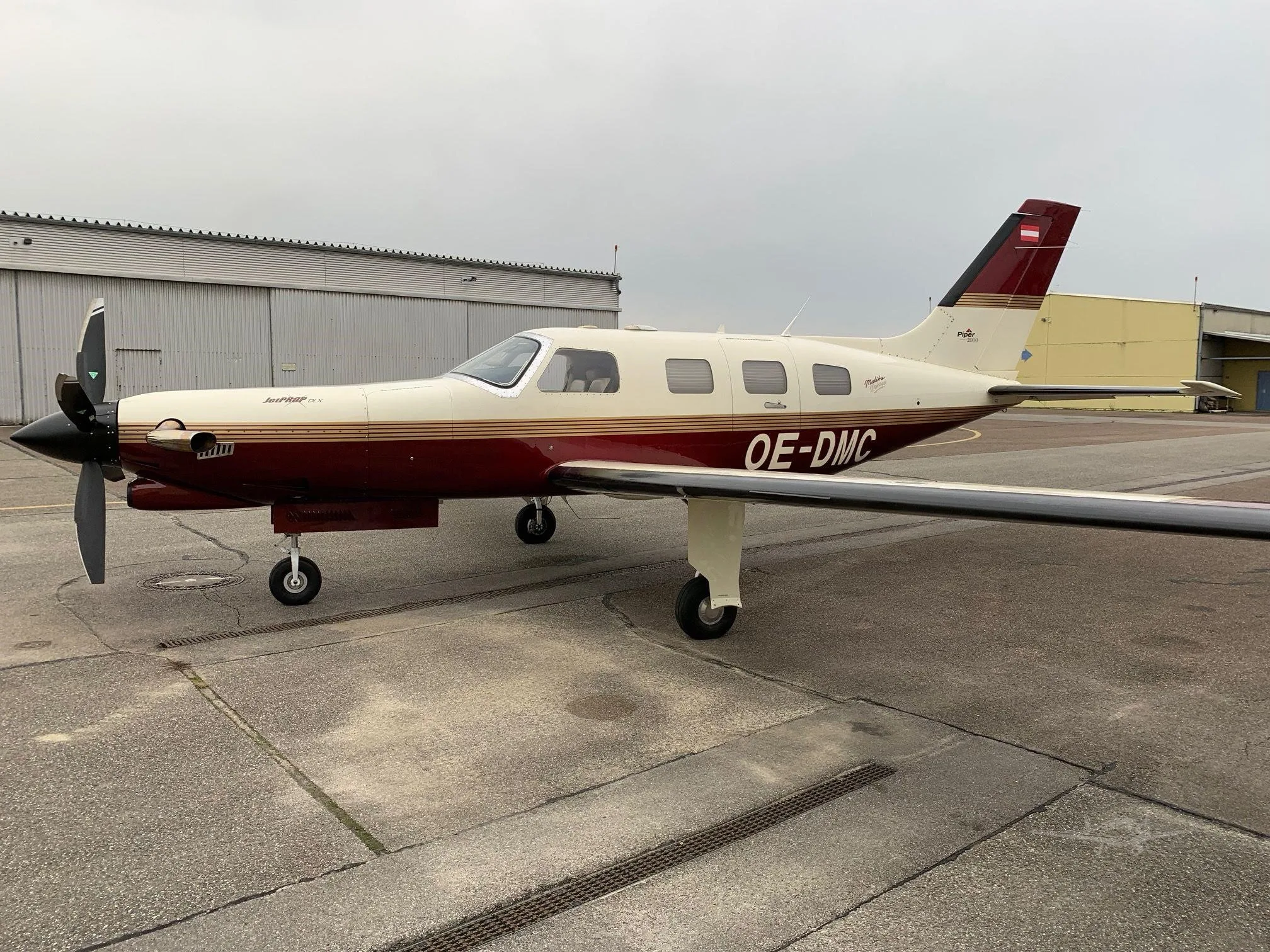 Exterior view of a 2000 PIPER JETPROP, OE-DMC.