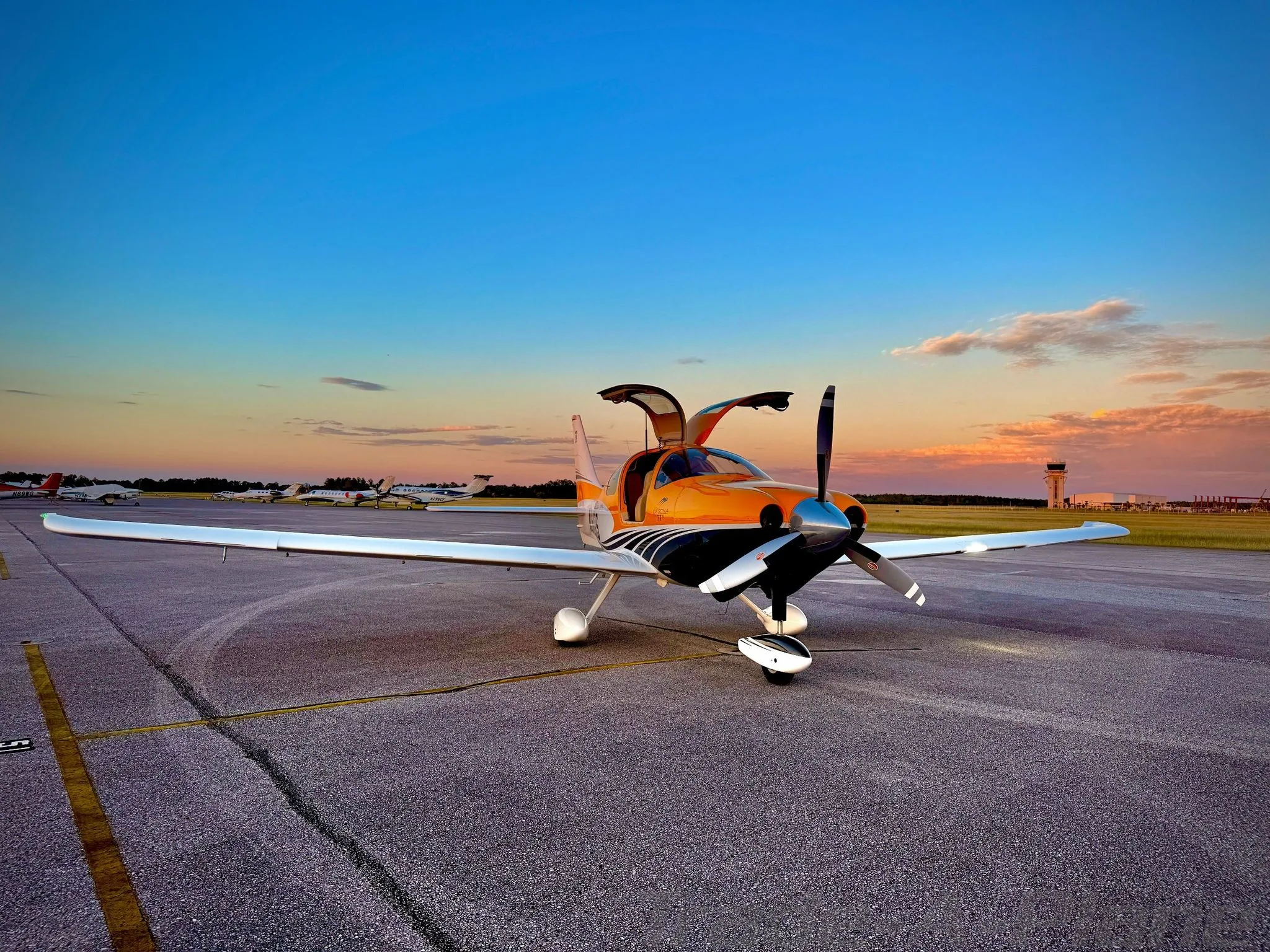 Exterior view of a 2014 CESSNA TTX 240, N262TS.